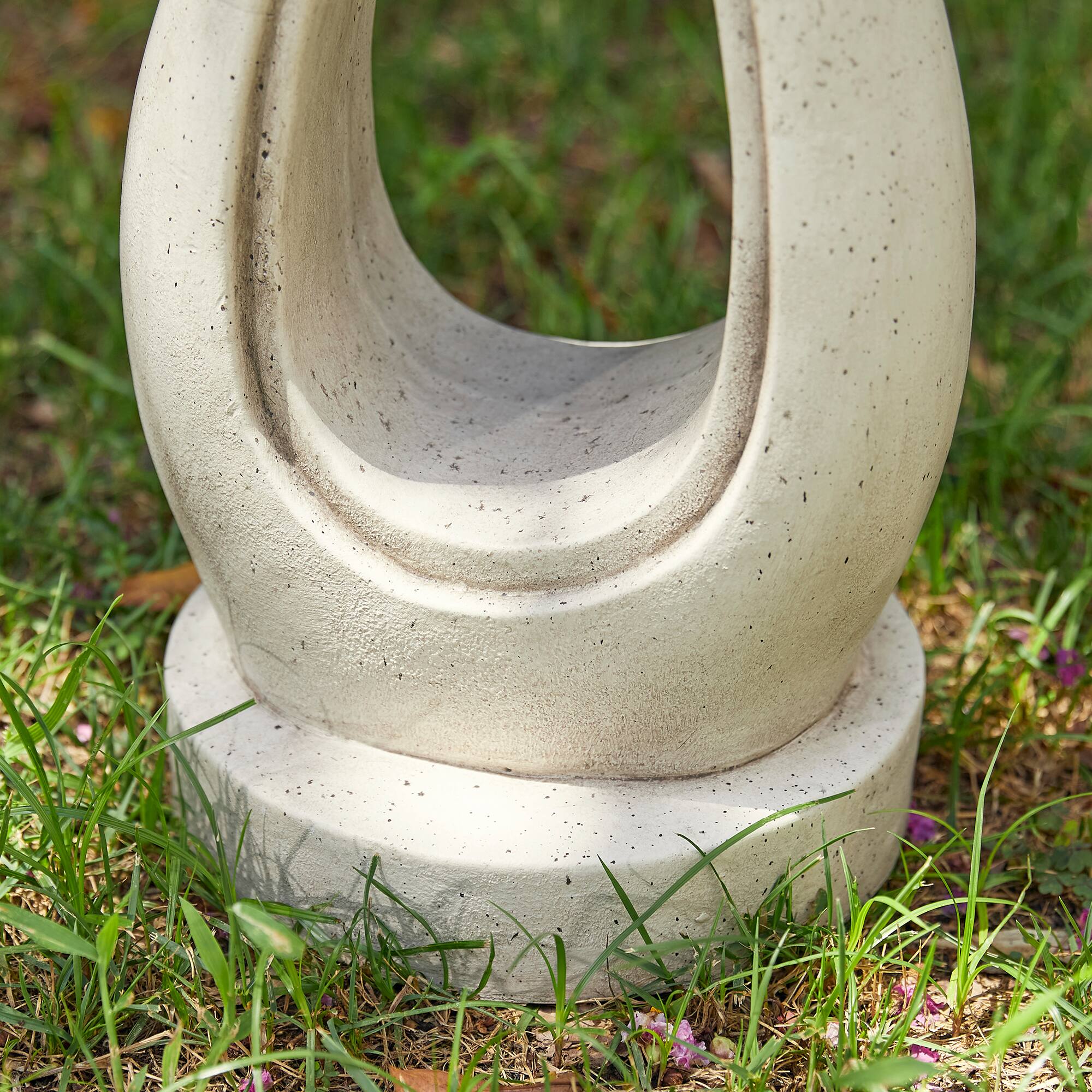 Glitzhome&#xAE; 24.75&#x22; Modern Abstract Sculpture Hugging Mommy &#x26; Baby Garden Statue