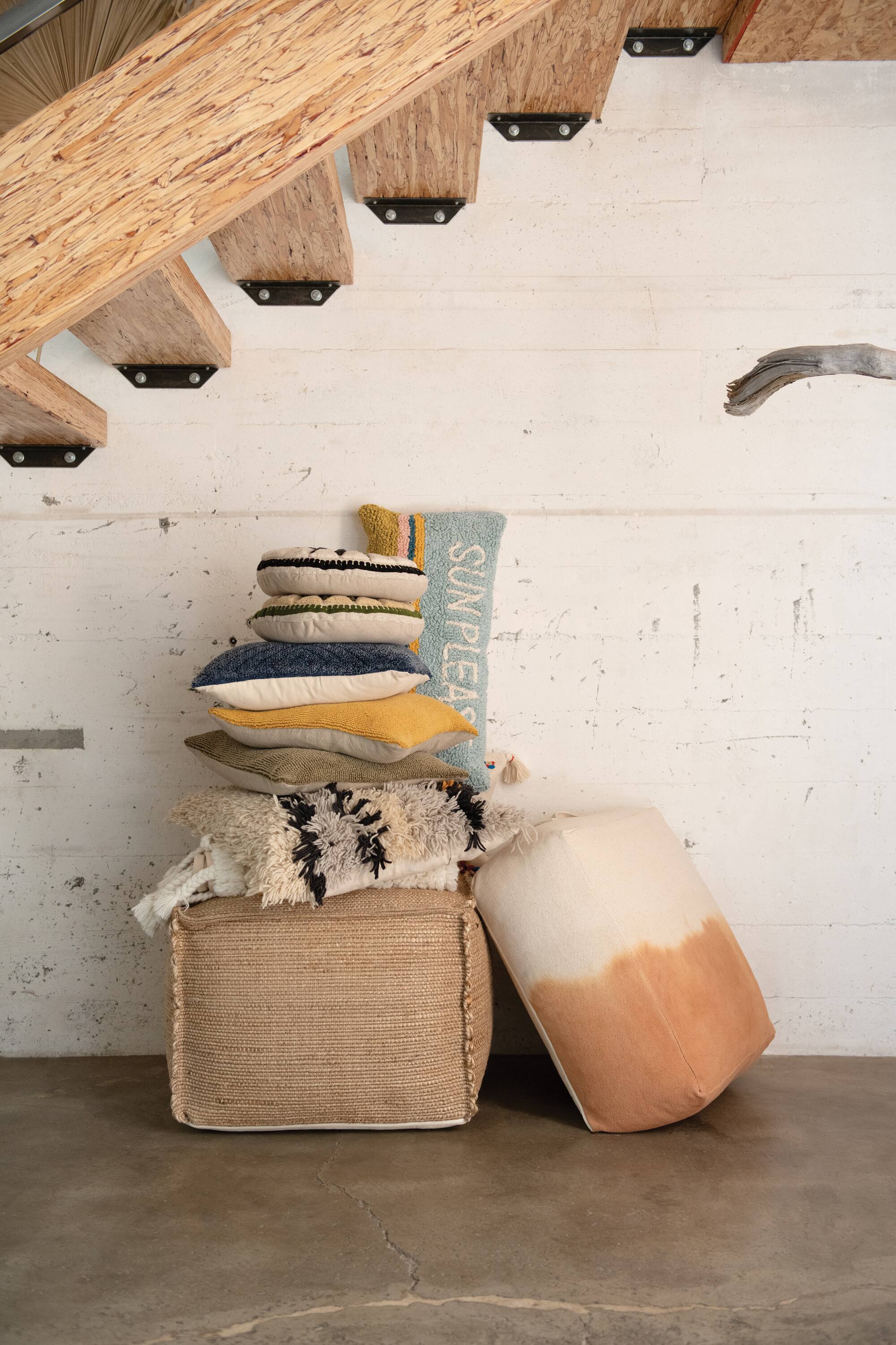 Hello Honey&#xAE; 24&#x22; Handwoven Jute Pouf