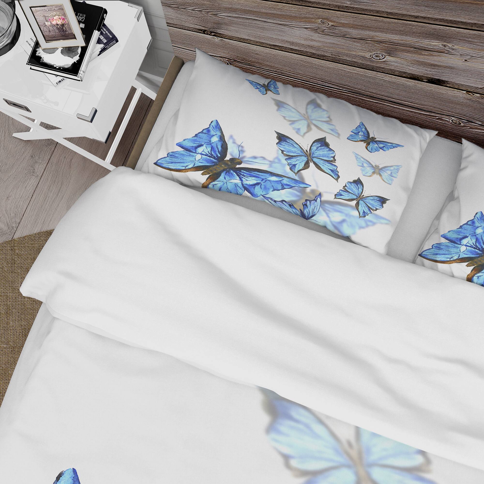 Designart &#x27;Watercolor Butterflies on White&#x27; Cabin &#x26; Lodge Bedding Set - Duvet Cover &#x26; Shams