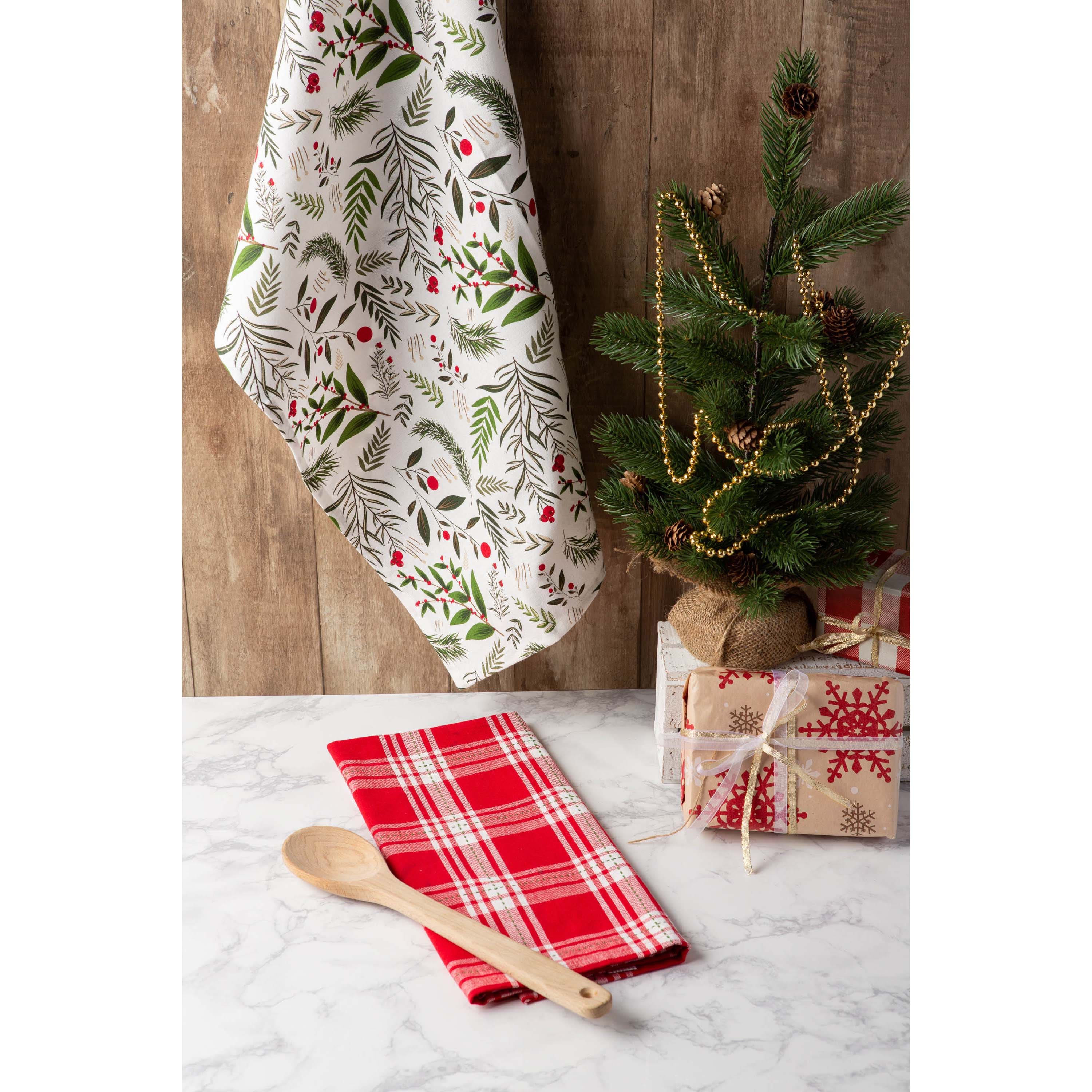 DII&#xAE; Boughs Of Holly Dishtowel Set