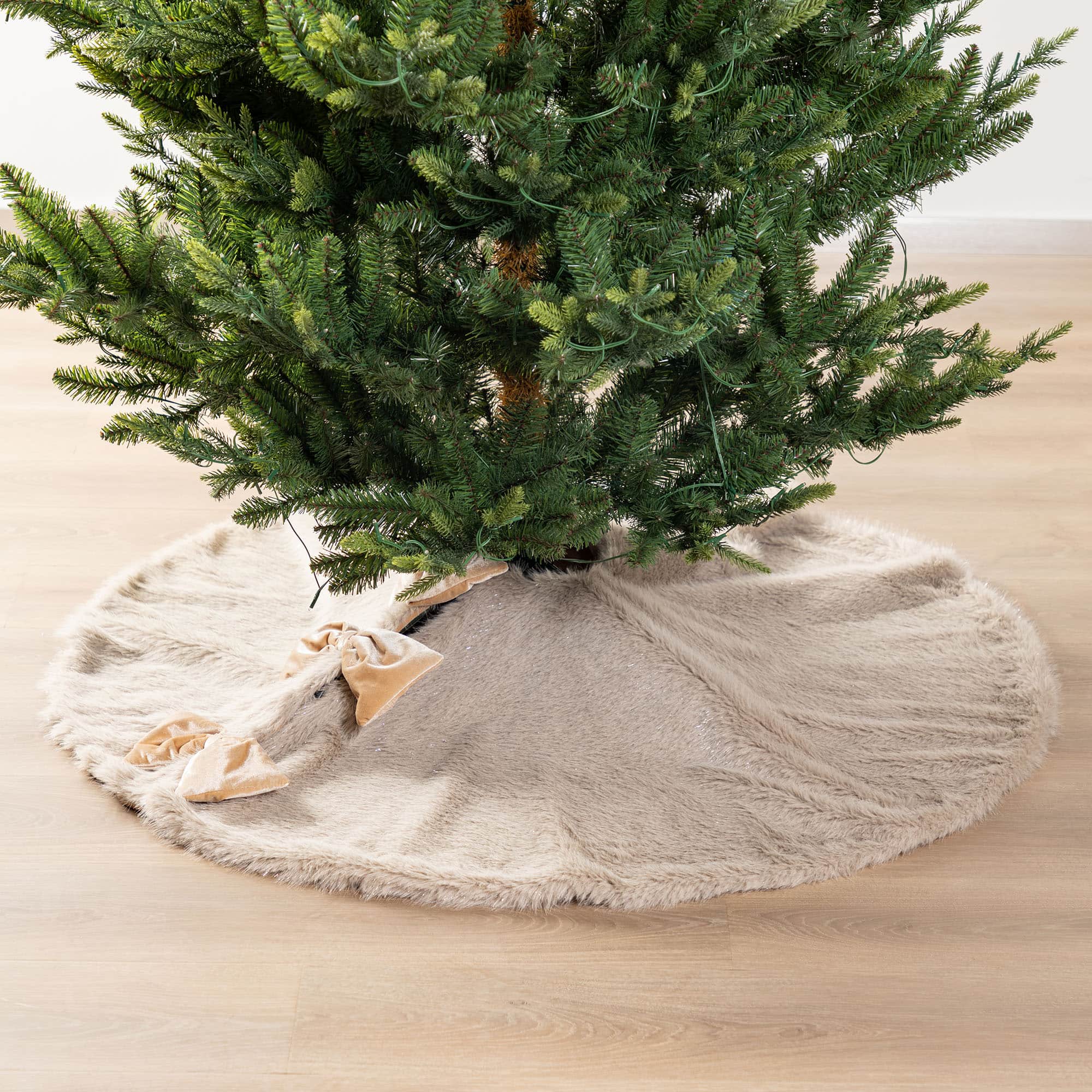 Glitzhome® 48"D Reversible Faux Fox Fur Christmas Tree Skirt