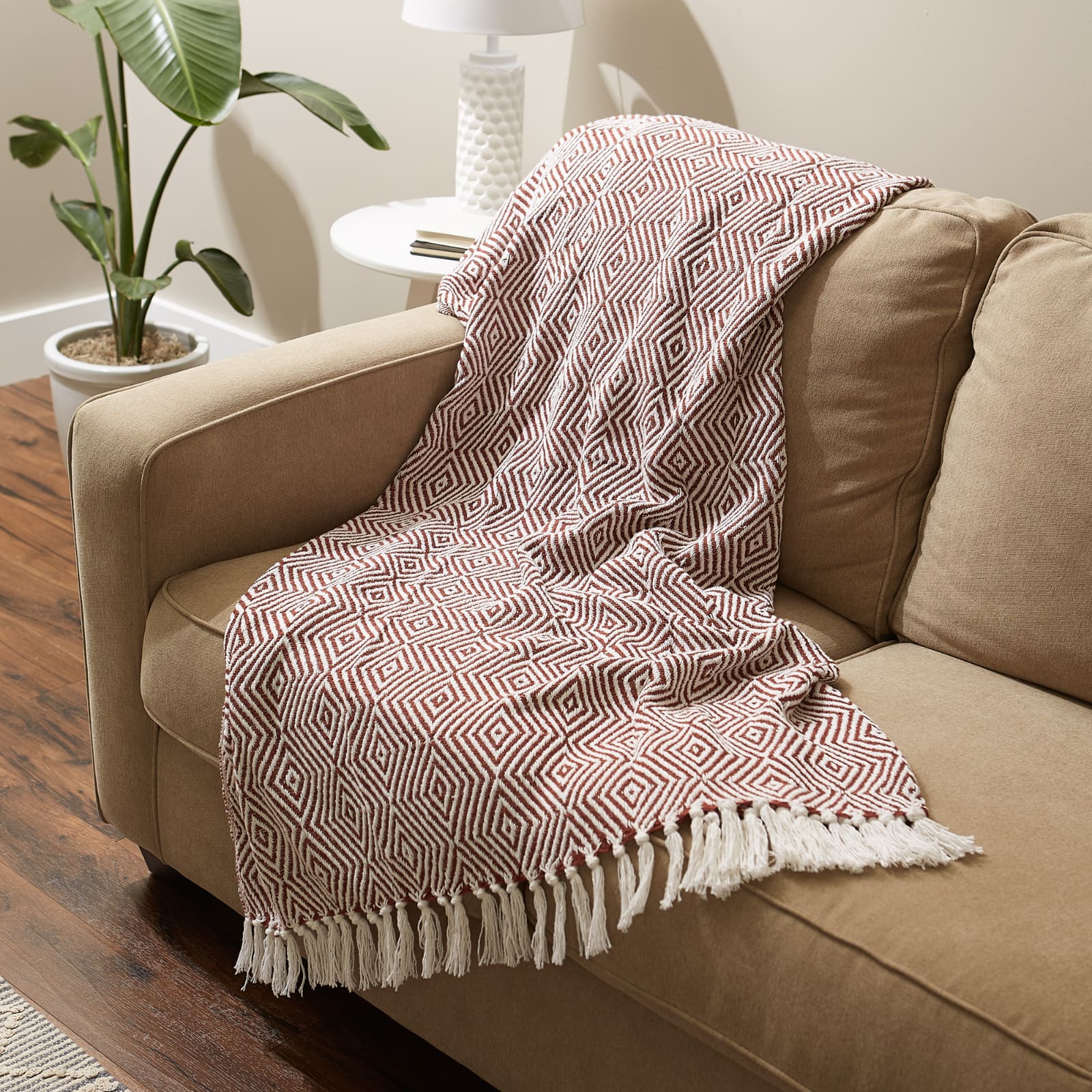 DII&#xAE; X-Diamond Geometric Throw