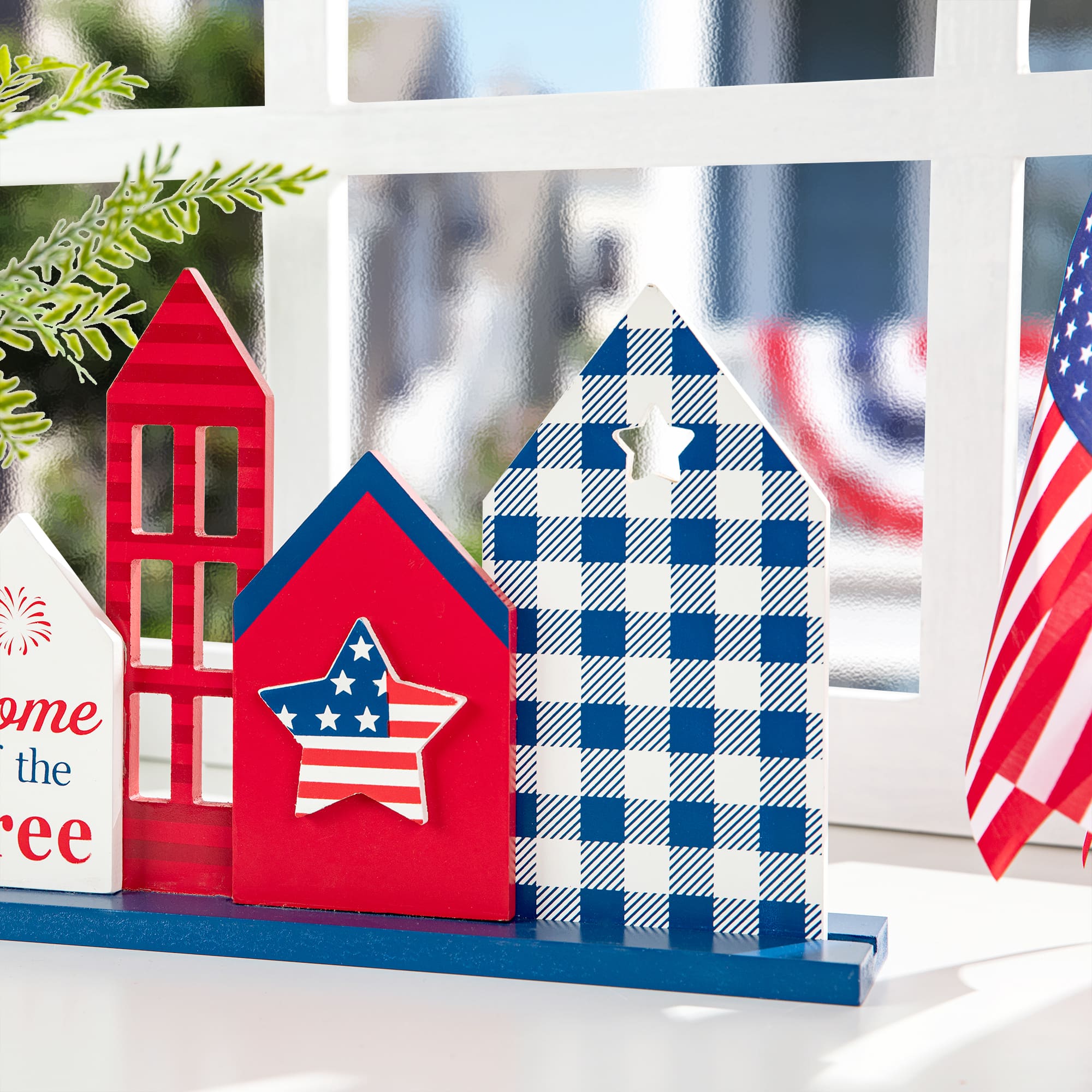 Glitzhome&#xAE; 16&#x22; Wooden Patriotic America House Table D&#xE9;cor