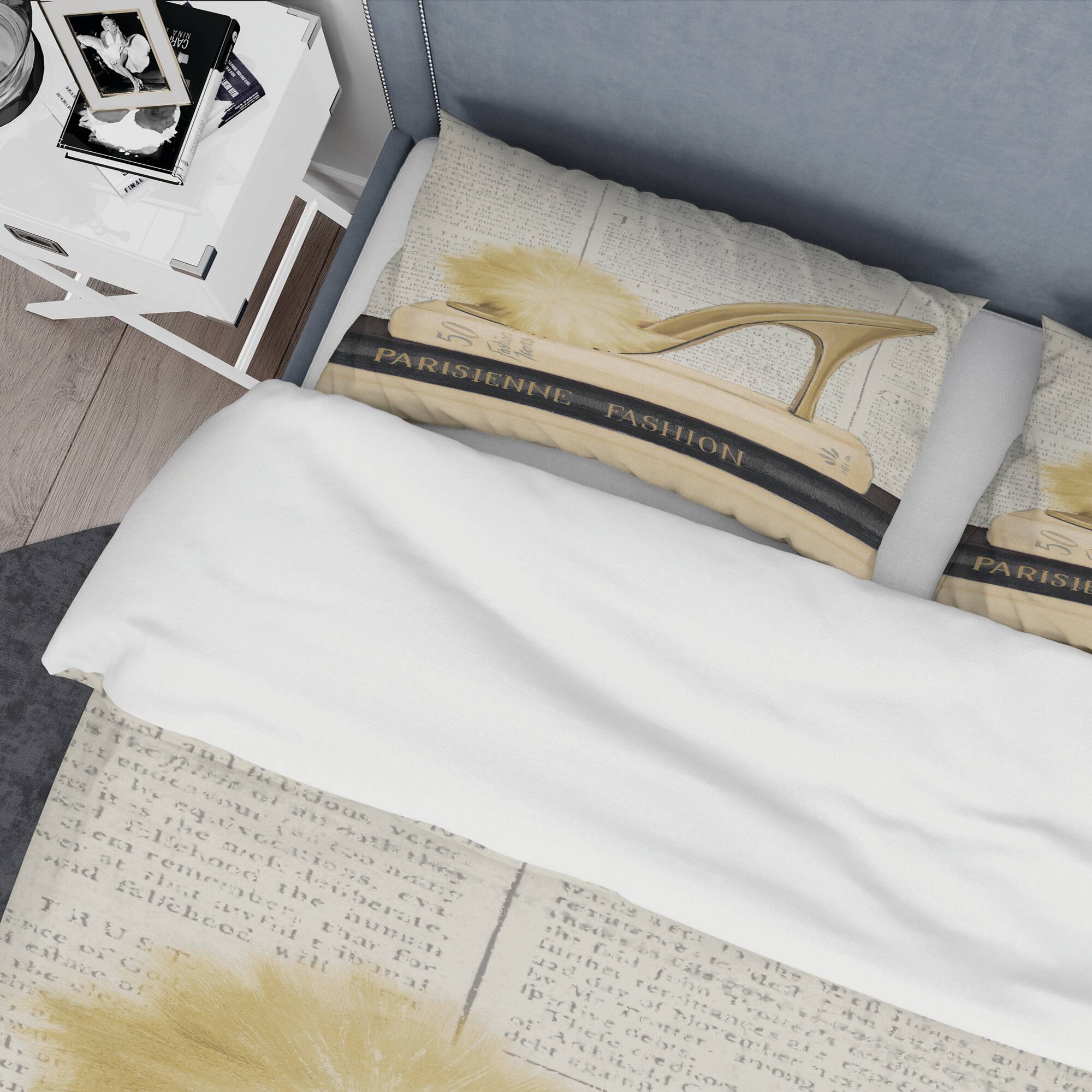 Designart &#x27;Gold Fashion High Hells II&#x27; Glam Bedding Set - Duvet Cover &#x26; Shams