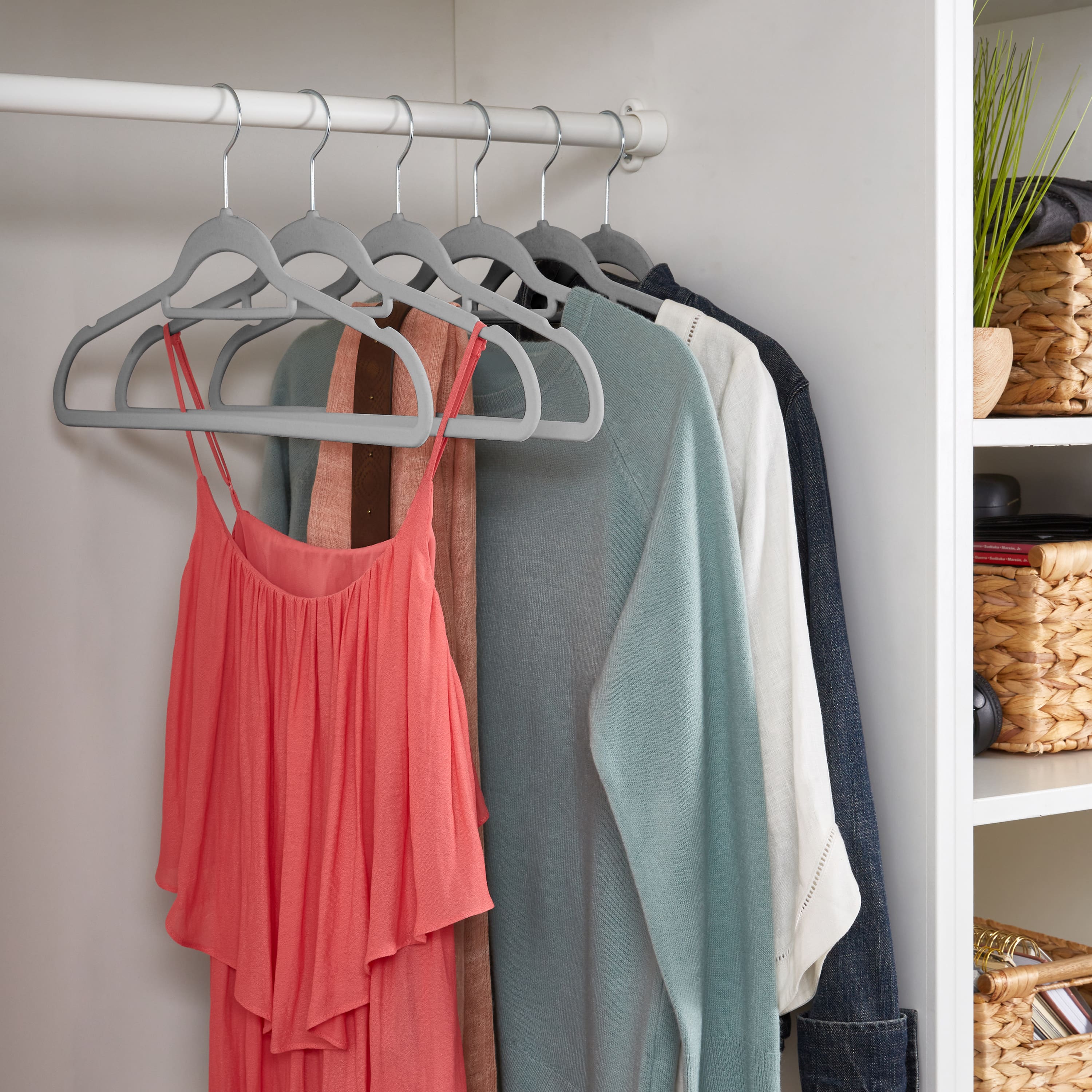 Isaac Mizrahi 17.75&#x22; Pack of Velvet Hangers