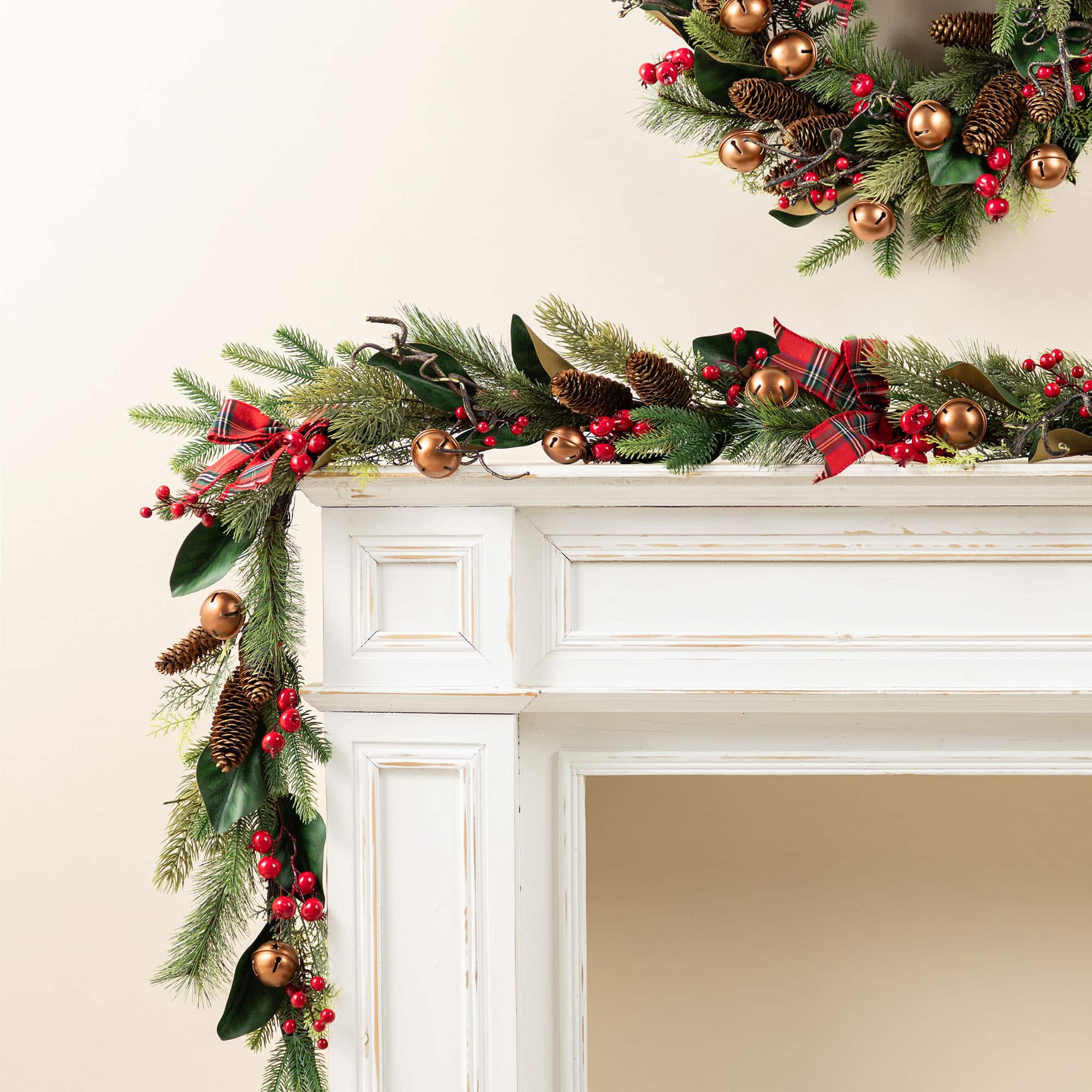 Glitzhome&#xAE; 6FT Christmas Bell, Pinecone &#x26; Berry Bow Garland