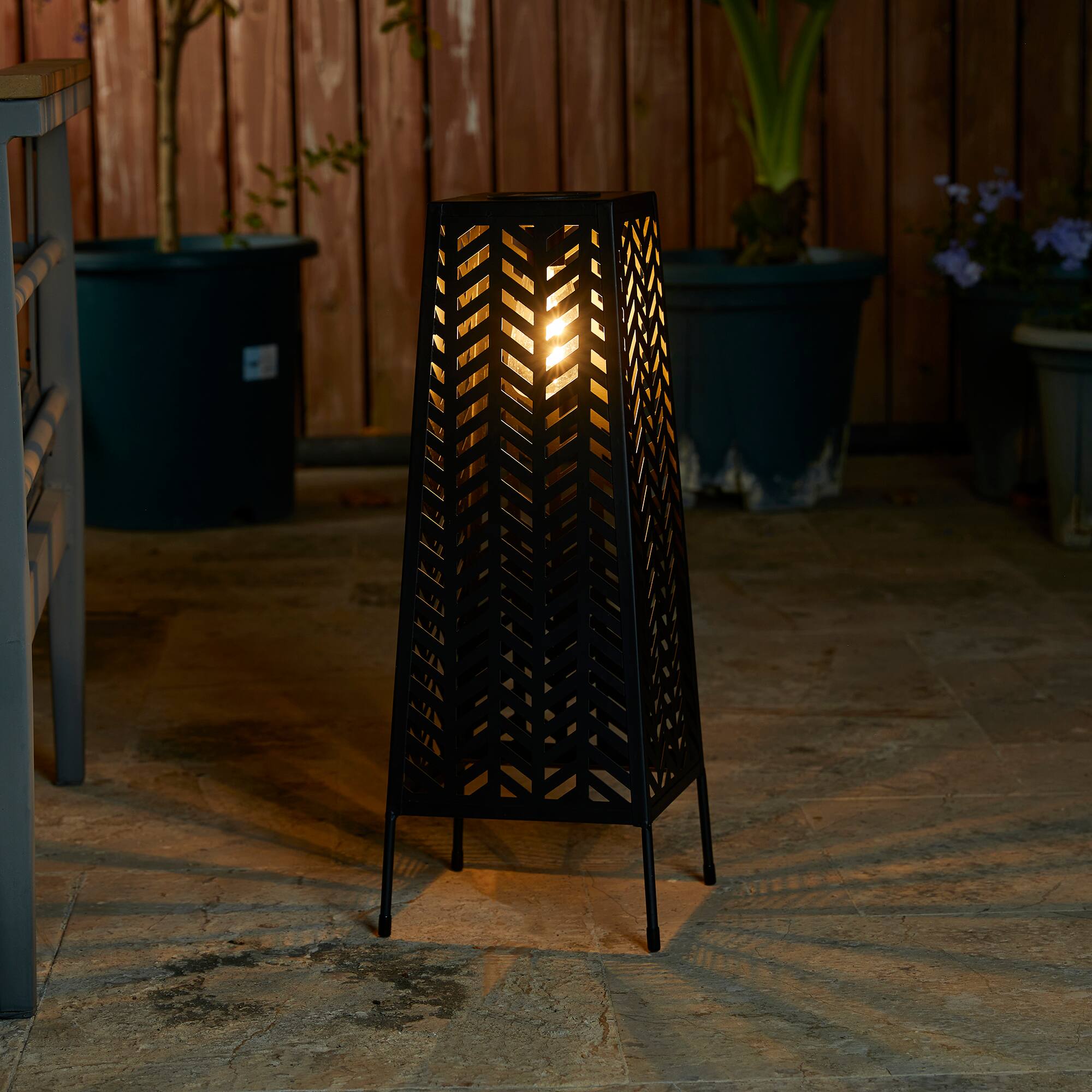 Glitzhome&#xAE; 21.5&#x22; Metal Geometric Solar Powered Floor Lantern