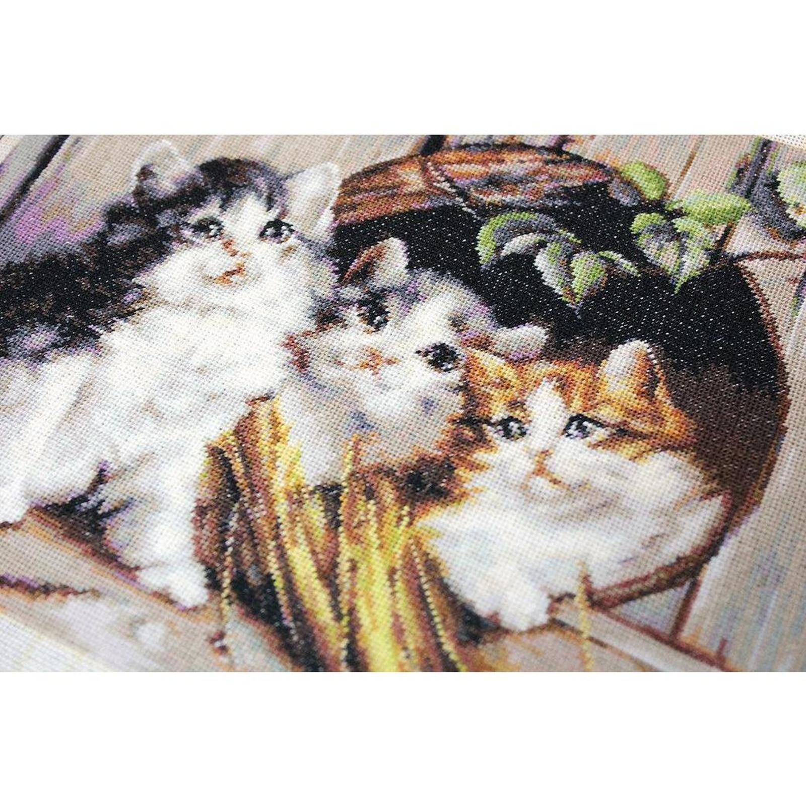 Luca-s Friendly Shelter Counted Cross Stitch Kit