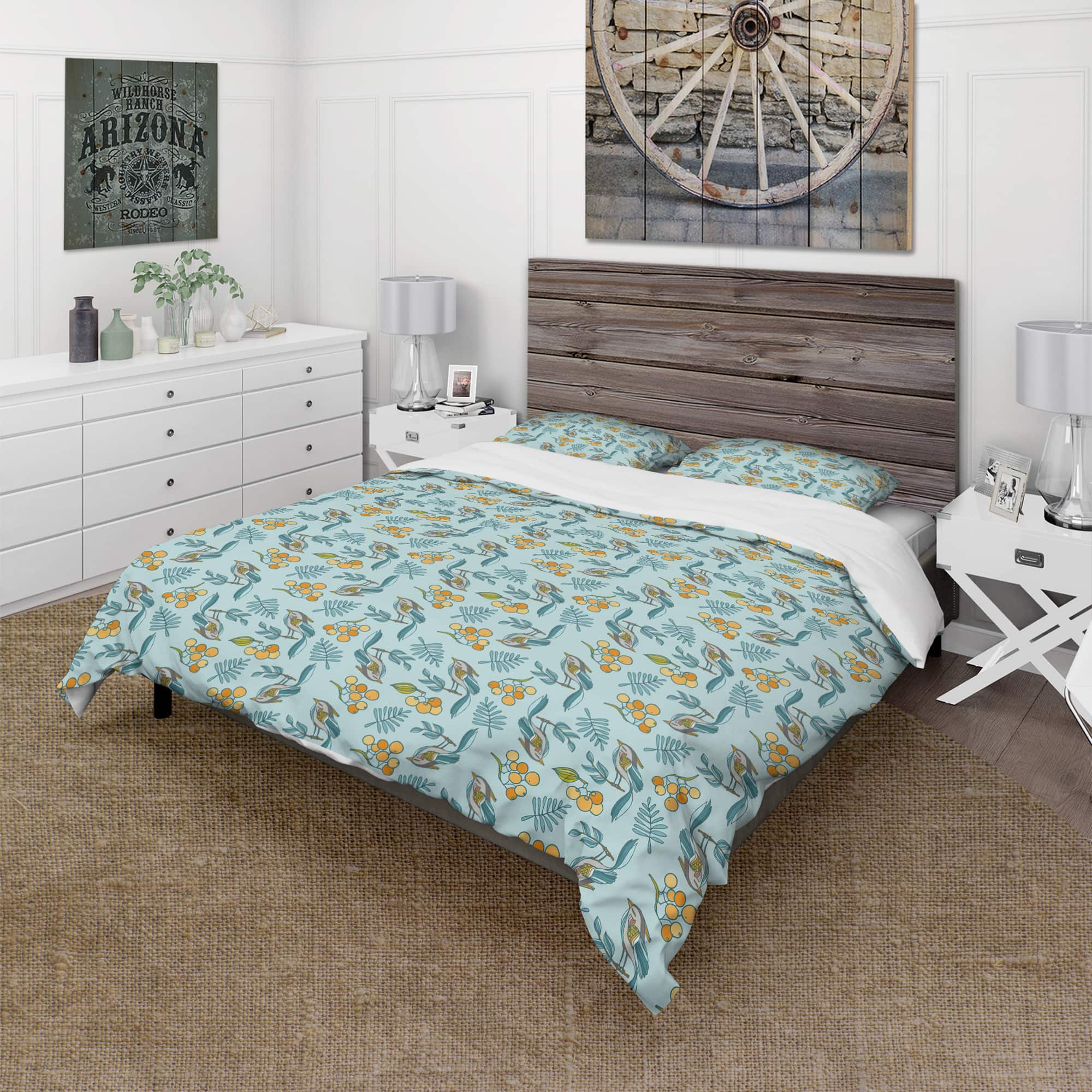Designart &#x27;Seamless Decorative with Birds, Berries&#x27; Nature Modern &#x26; Contemporary Bedding Set - Duvet Cover &#x26; Shams
