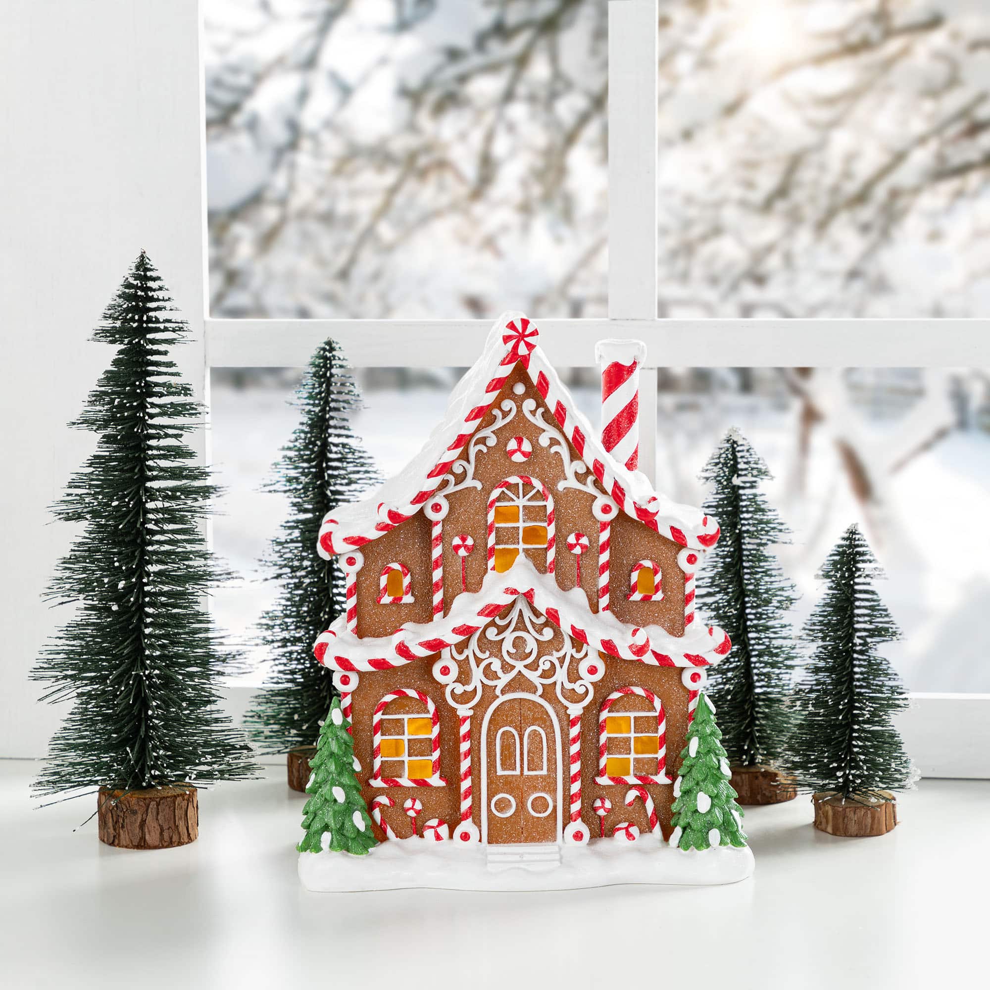 Glitzhome&#xAE; 11.75&#x22; Christmas Lighted Resin Village Table Decor