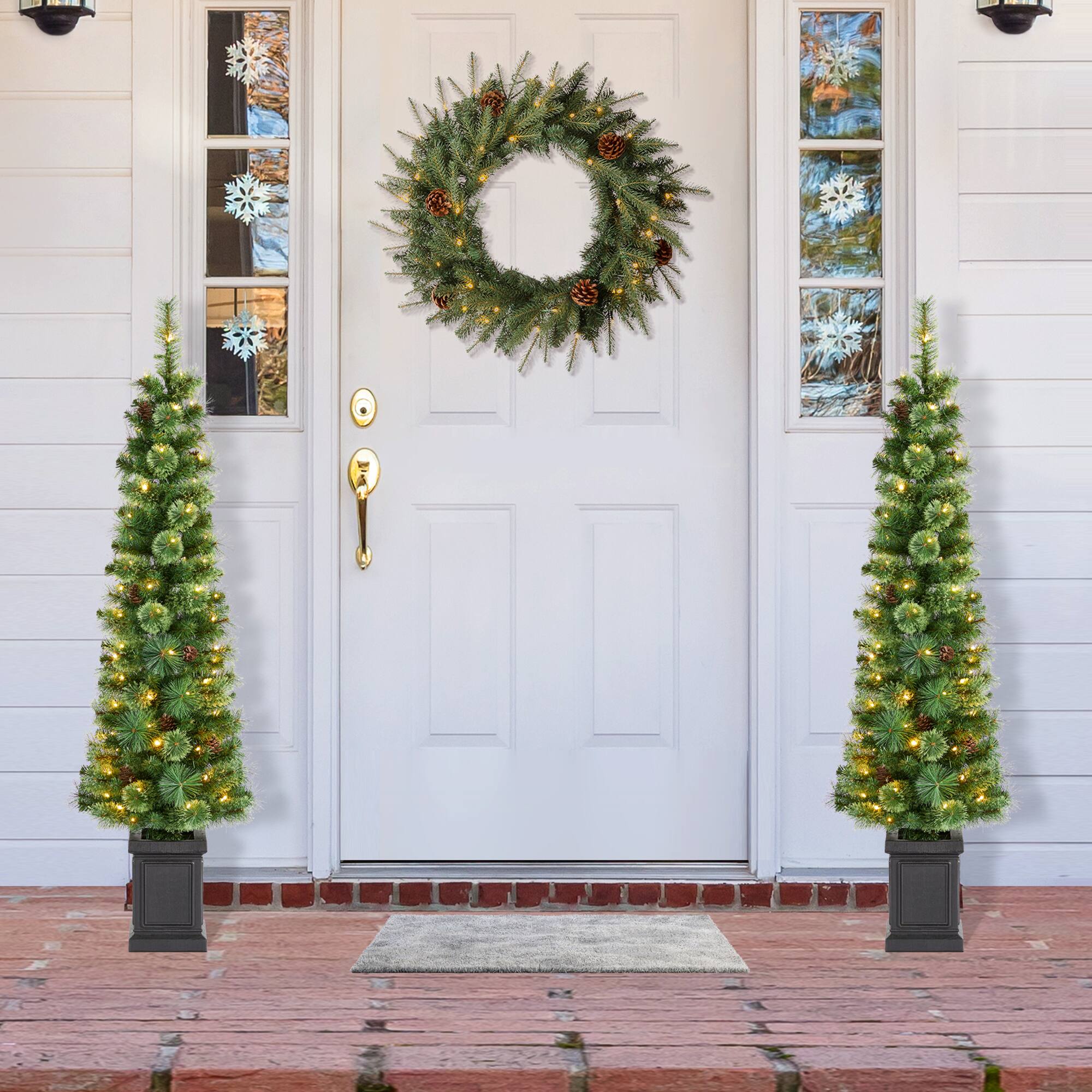 Glitzhome&#xAE; 5ft Pre-Lit Green Cashmere Pine Christmas Porch Tree, Multi-color LED Lights