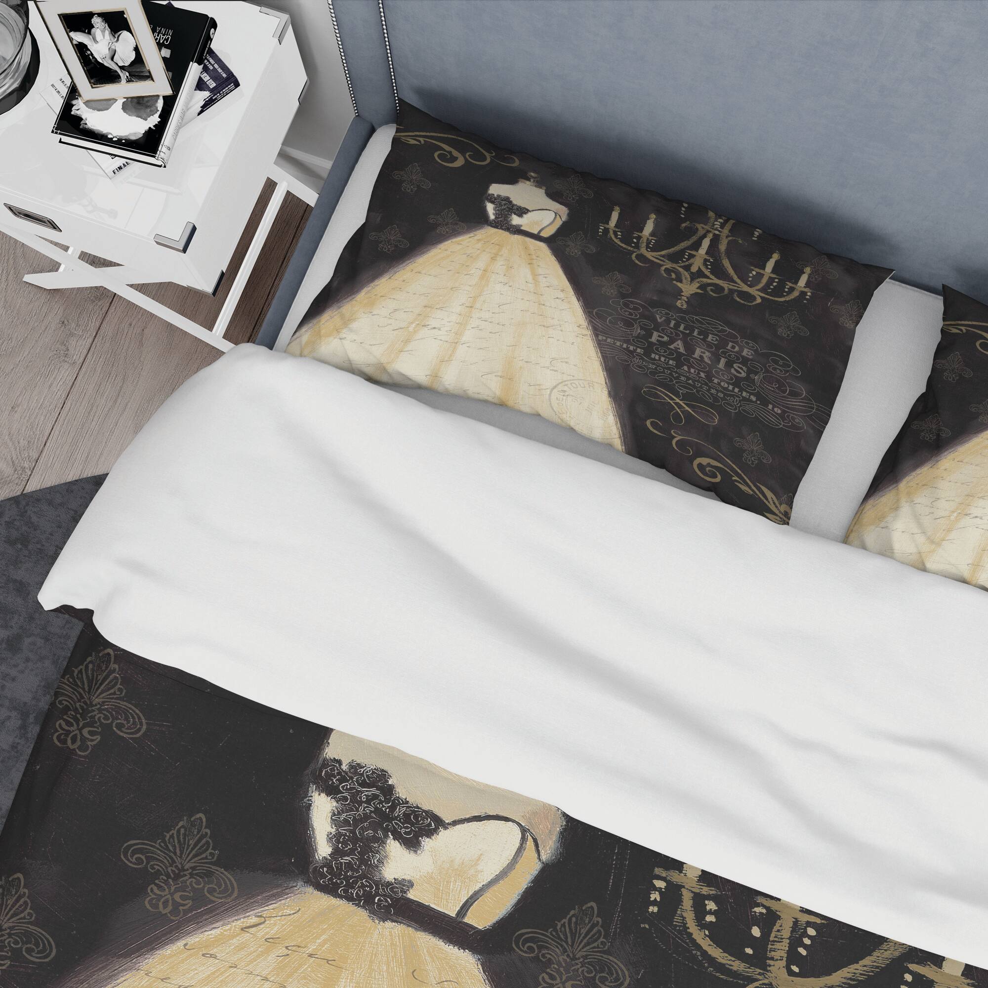 Designart &#x27;French chandeliers Couture III&#x27; Glam Bedding Set - Duvet Cover &#x26; Shams