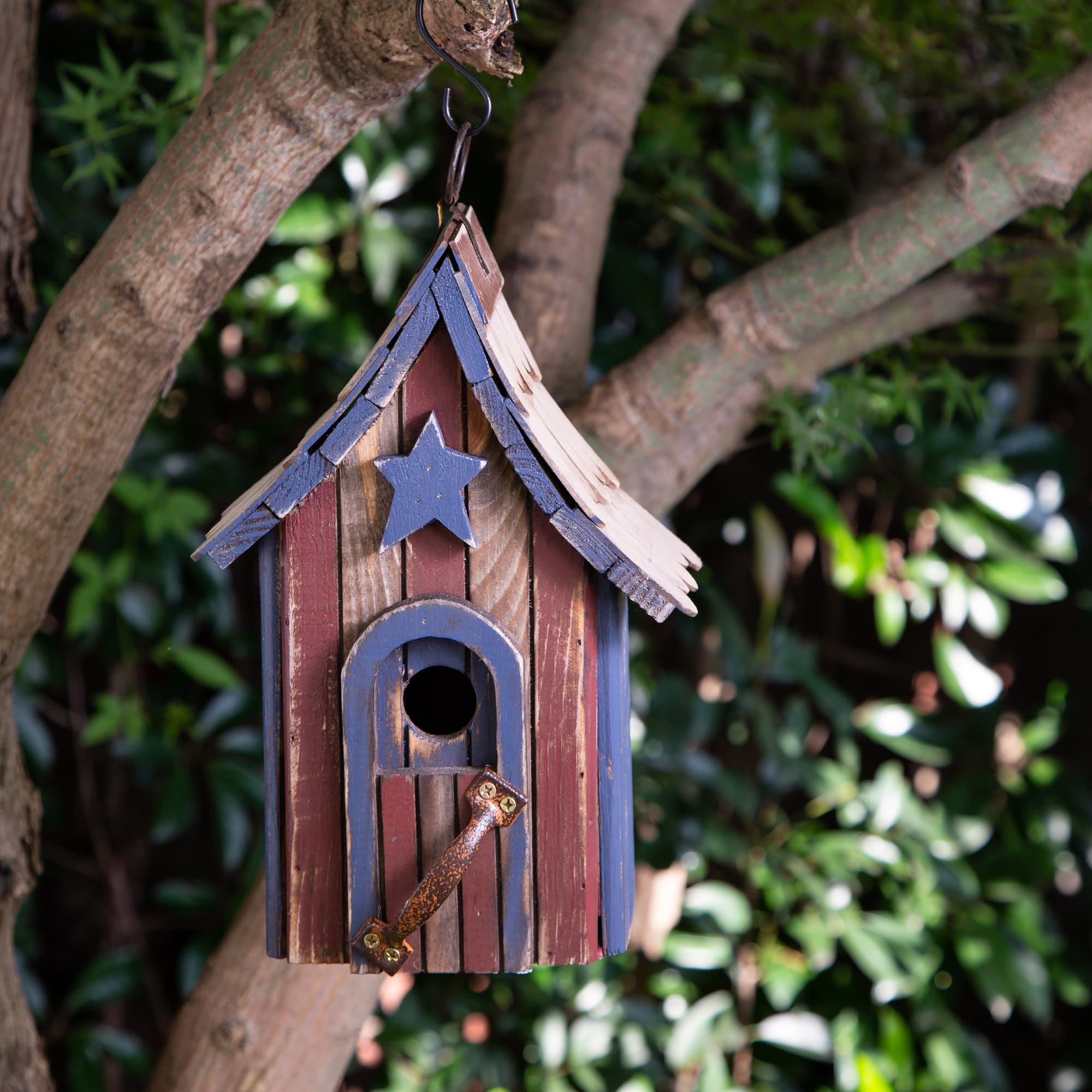 Glitzhome&#xAE; Patriotic Hand Painted Wood Bird House