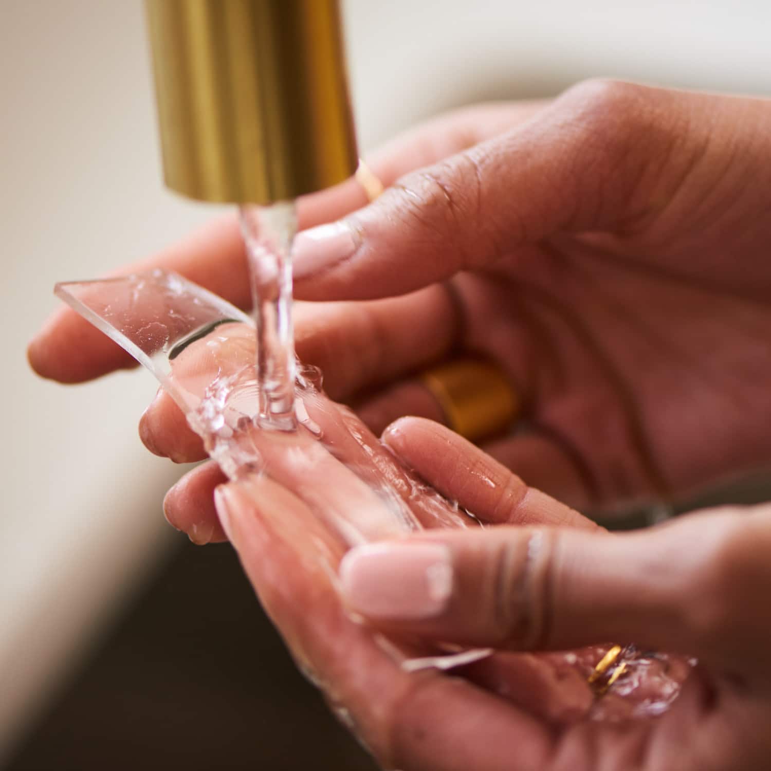 Duck Max Strength® Nano-Grab™ Gel Mounting Tape