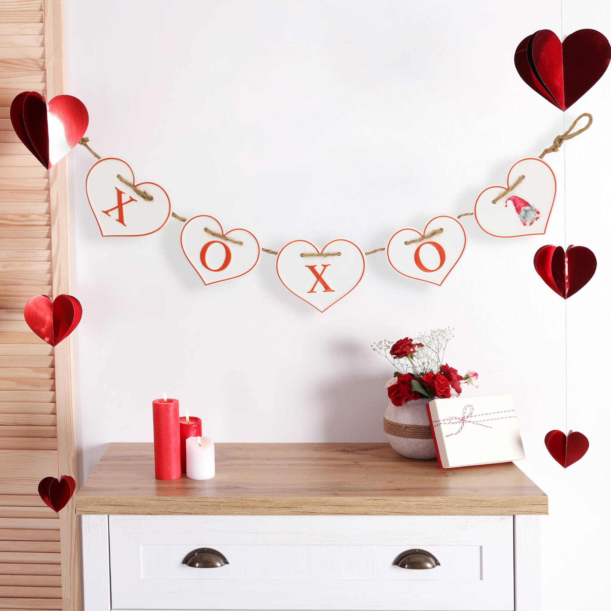 32&#x22; Valentine&#x27;s Day Hearts &#x22;XOXO&#x22; Metal Banner