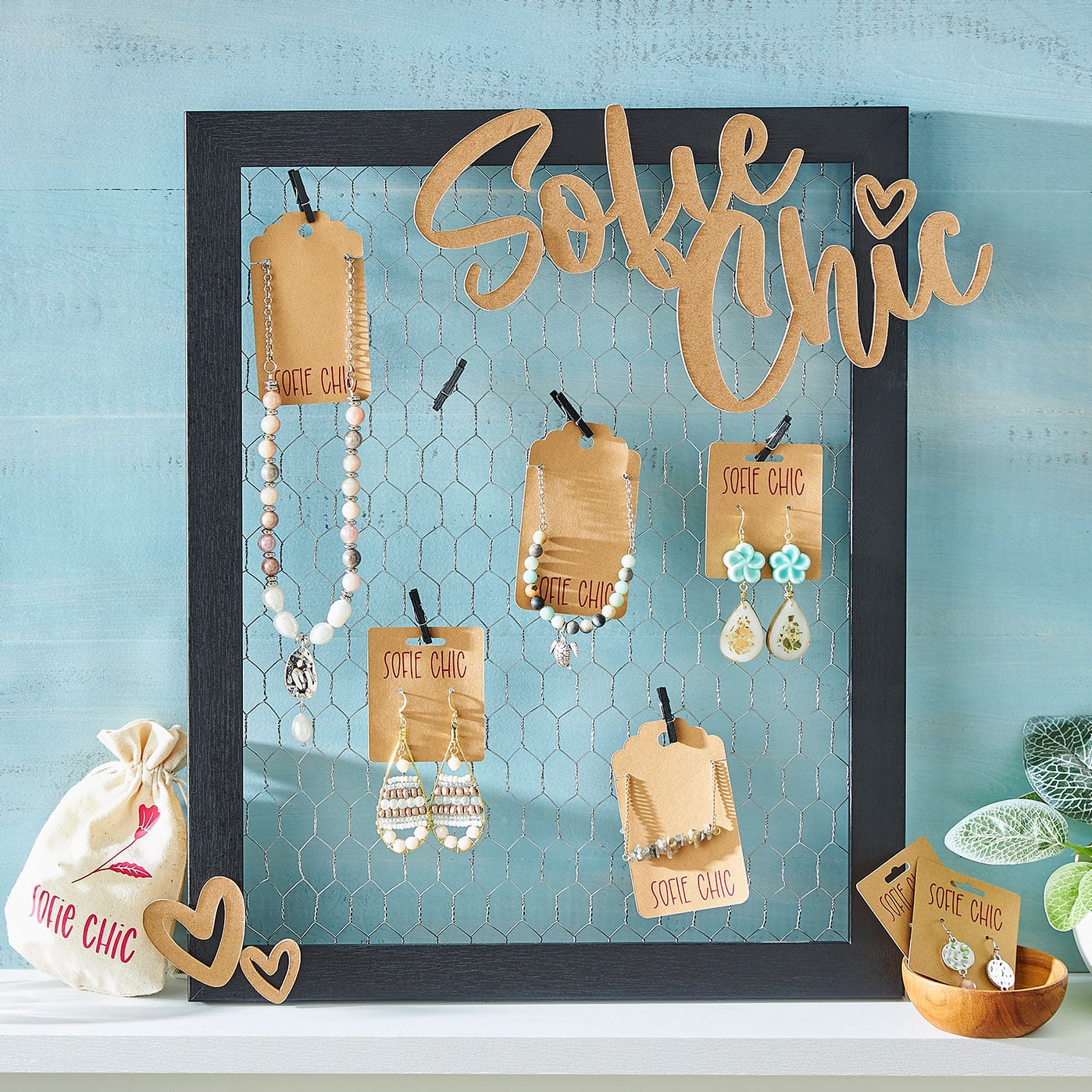 Chicken Wire Frame Accessory Display