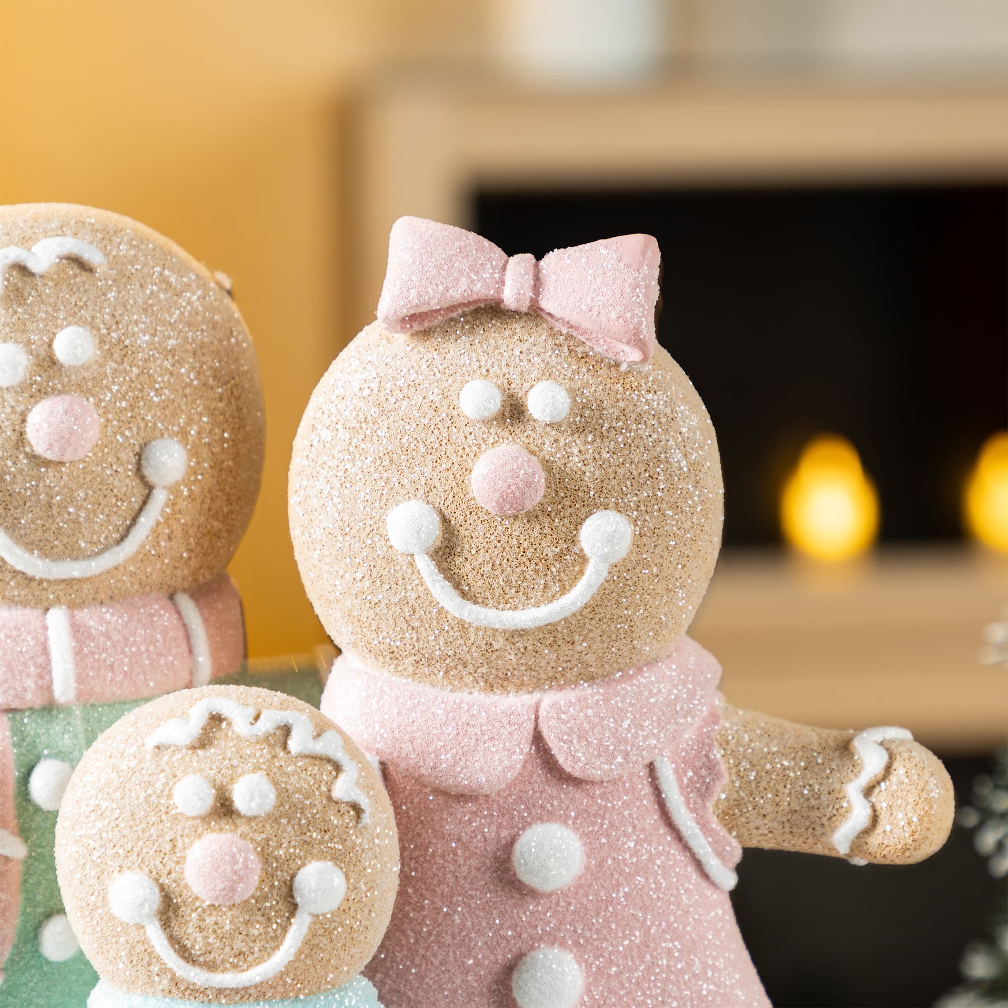 Glitzhome&#xAE; 10.25&#x22; Resin Christmas Gingerbread Man Family Table Decor