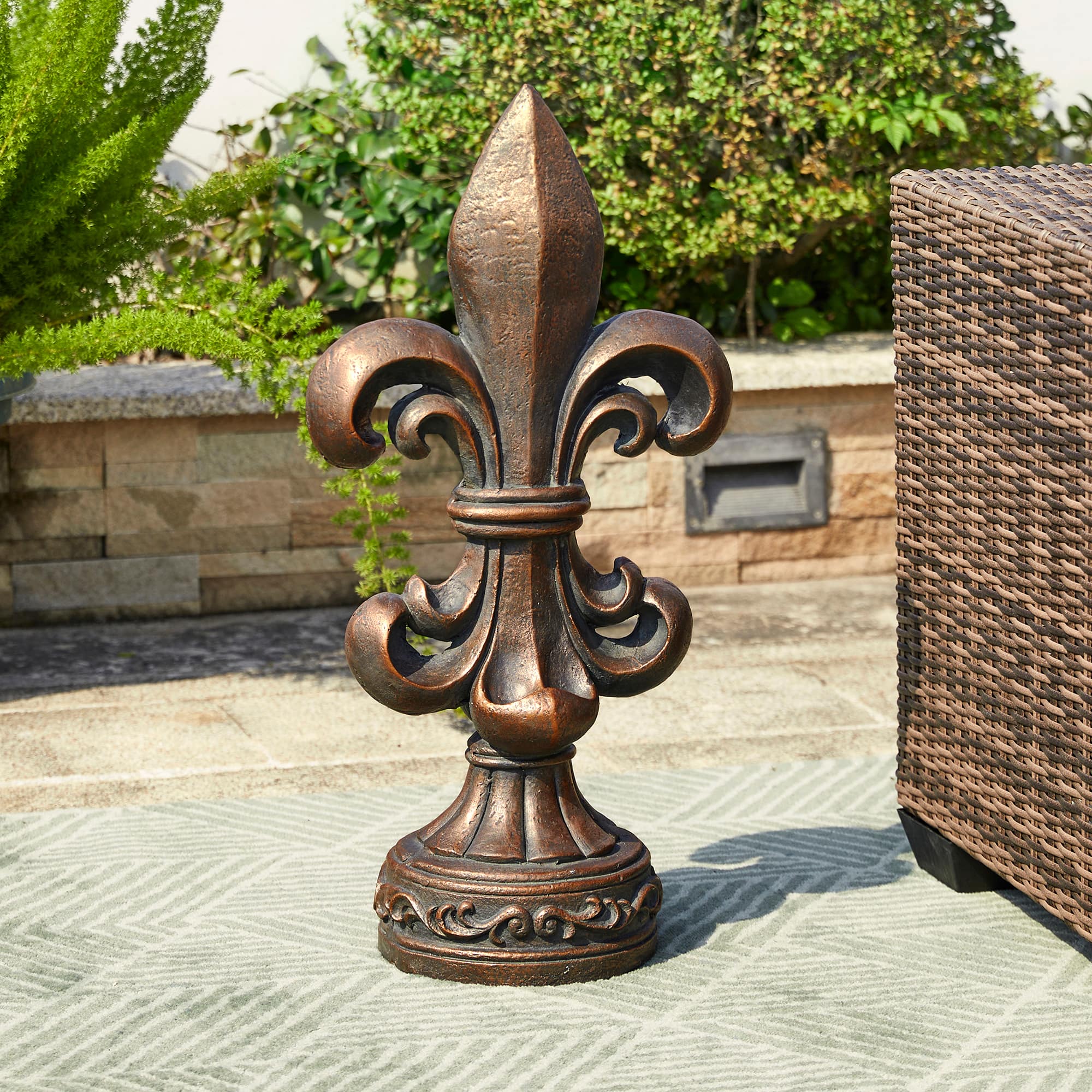 Glitzhome&#xAE; 27&#x22; Standing Fleur-de-Lis Garden Statue