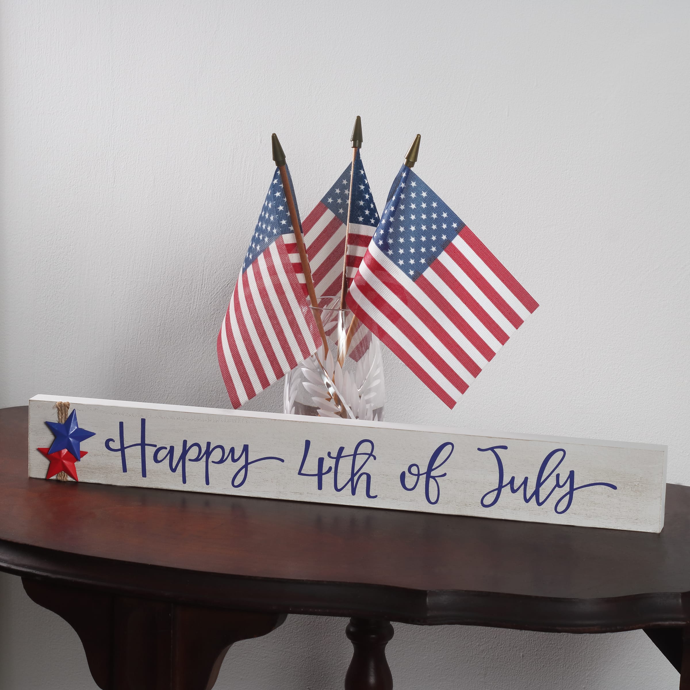 19&#x22; Patriotic Happy 4th of July Tabletop D&#xE9;cor