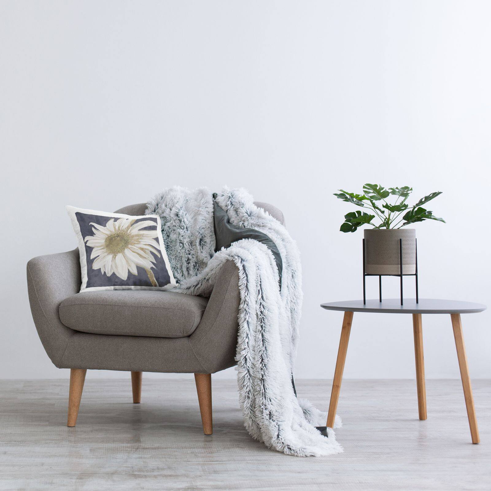 Stupell Industries Blooming White Daisy Flower Abstract Glam Detail Throw Pillow, 18" x 18"