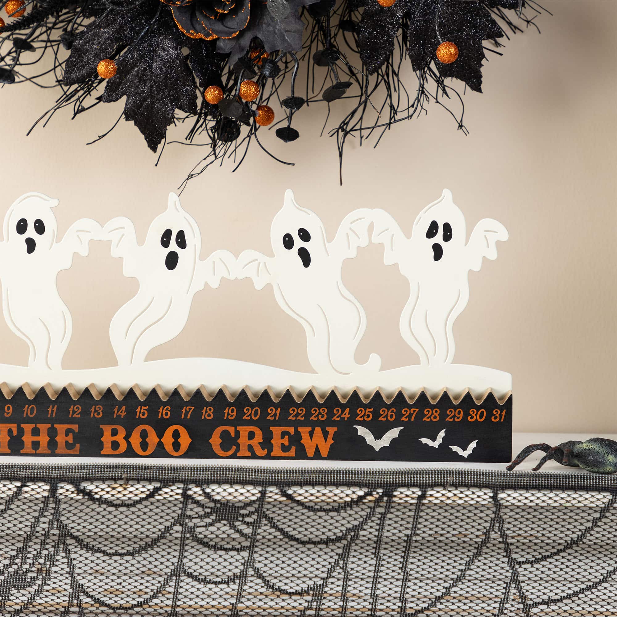 Glitzhome&#xAE; 18&#x22;L Halloween Wooden &#x26; Metal White Ghost Silhouette Countdown Table Sign