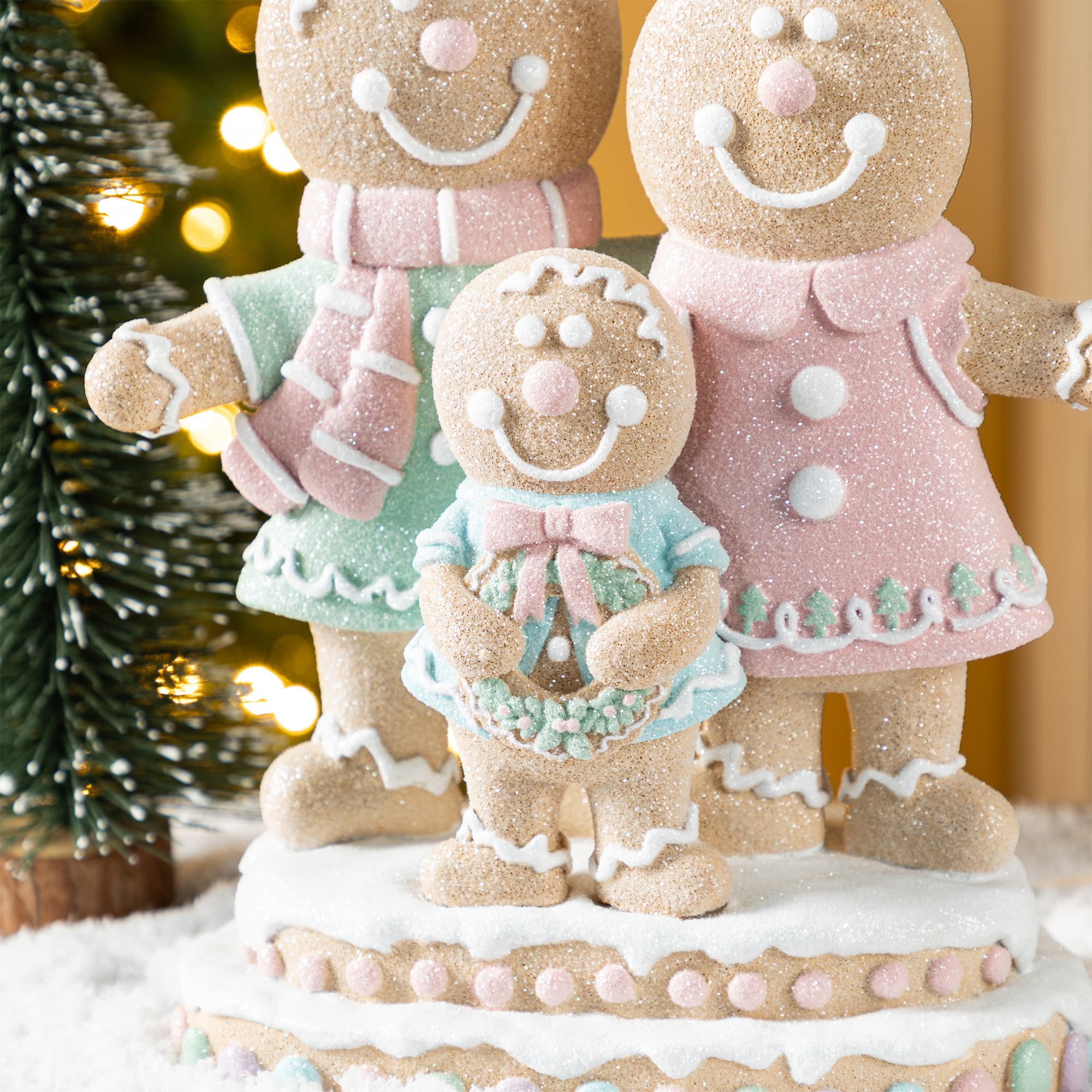Glitzhome&#xAE; 10.25&#x22; Resin Christmas Gingerbread Man Family Table Decor