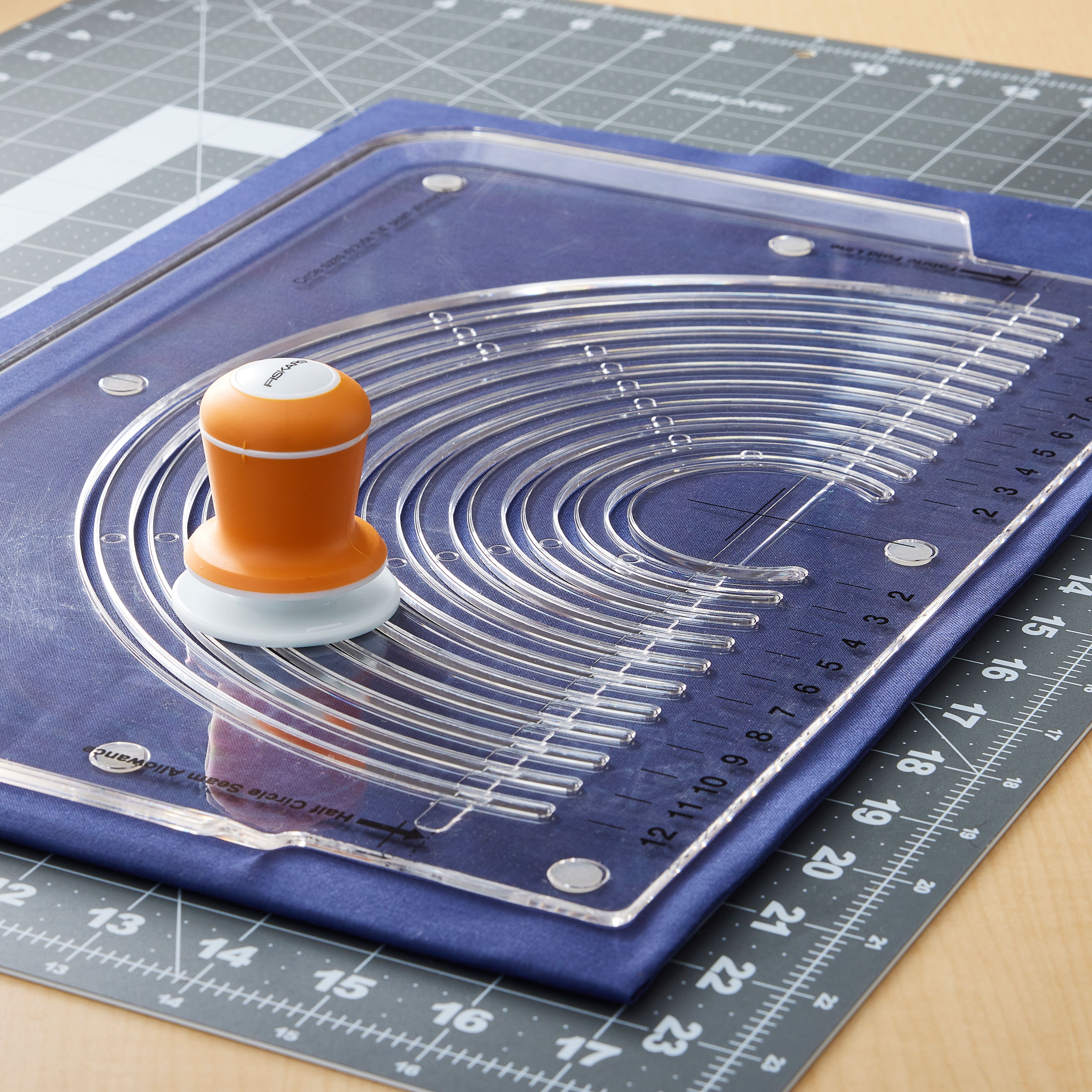 Fiskars Fiskars Circular Shaped Fabric Push Cutter With Rotating Handle Crafts Tools 