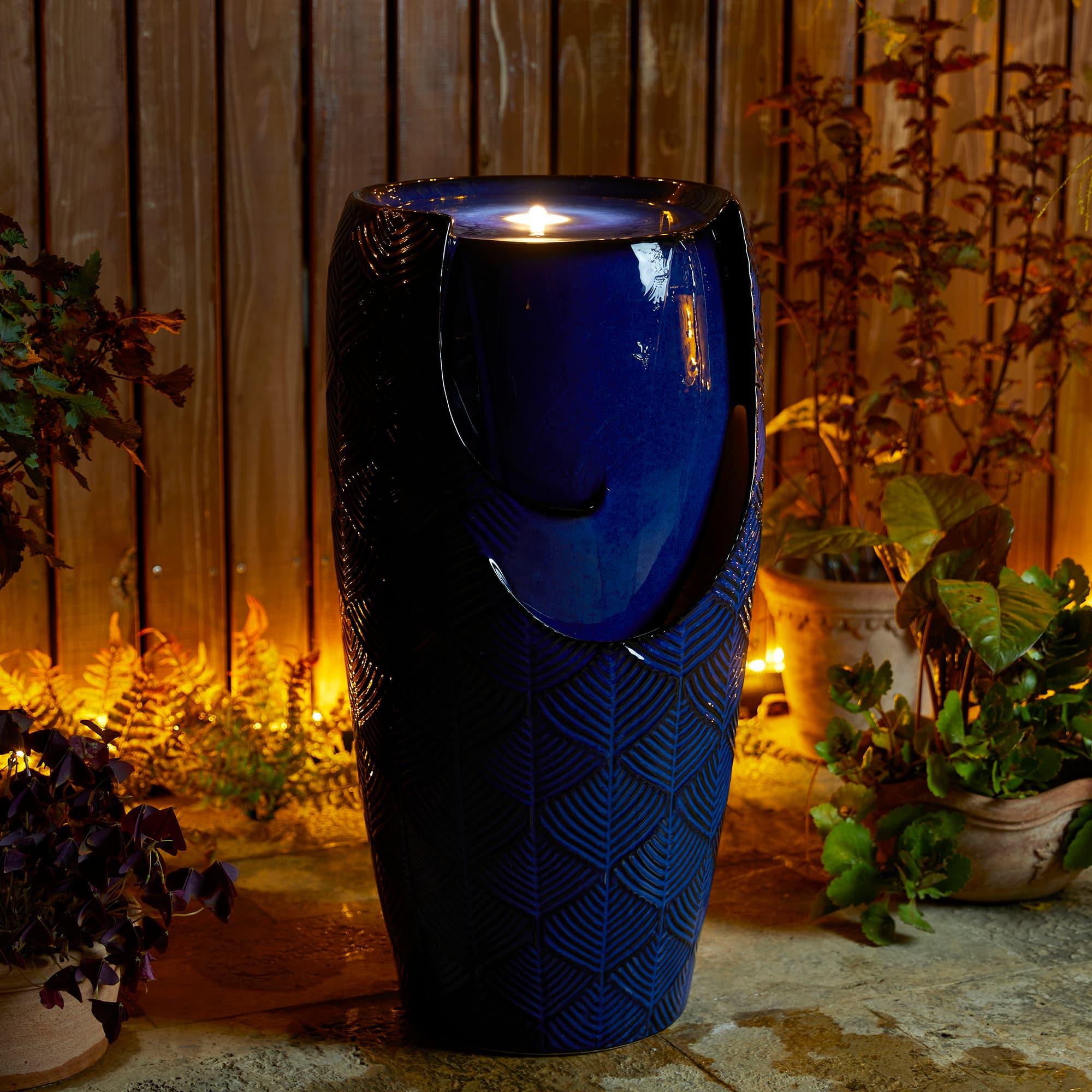 Glitzhome® 29.25" LED Cobalt Blue Scale-Like Ceramic Pot Outdoor Floor Fountain