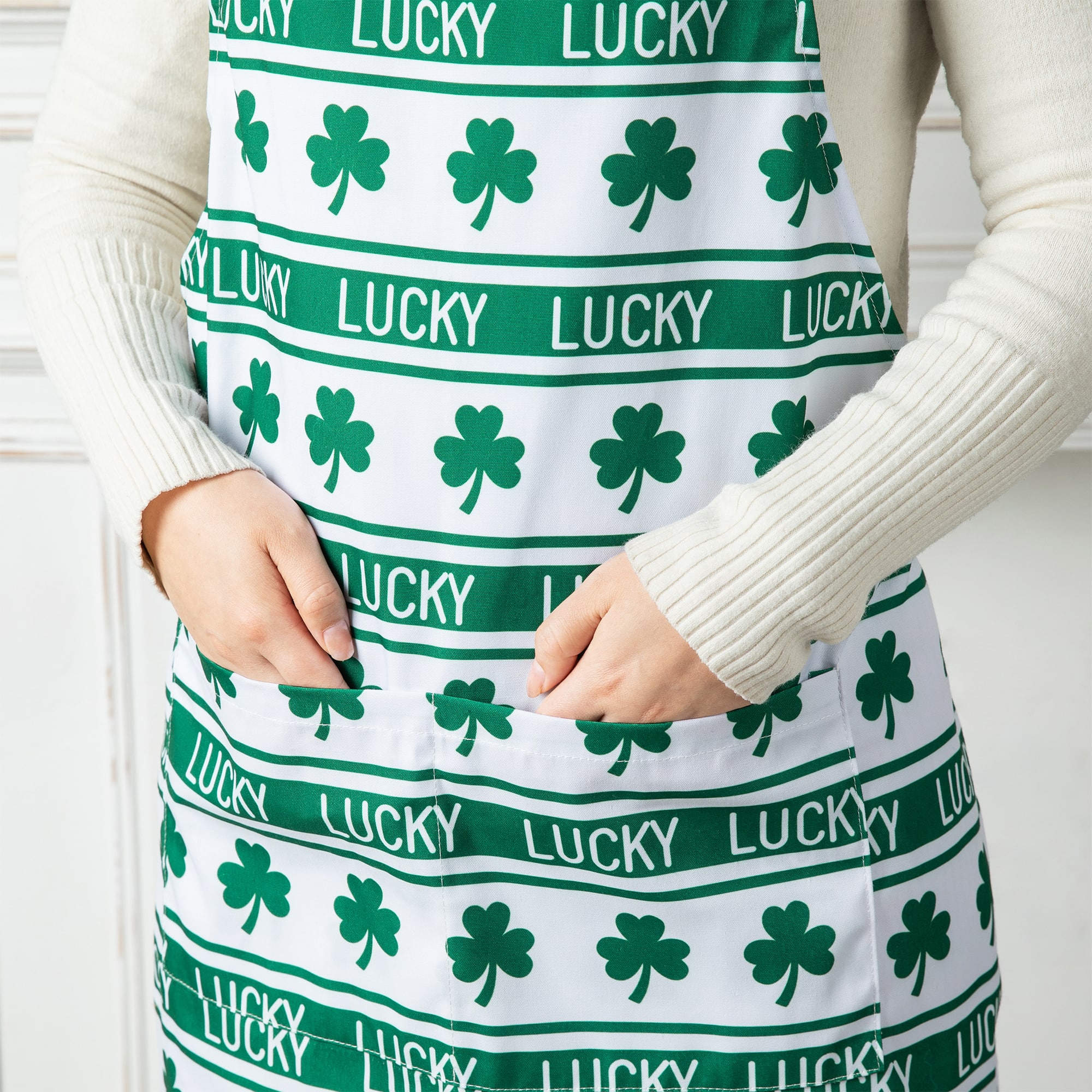 Glitzhome&#xAE; 31.25&#x22; St. Patrick&#x27;s Shamrocks Apron