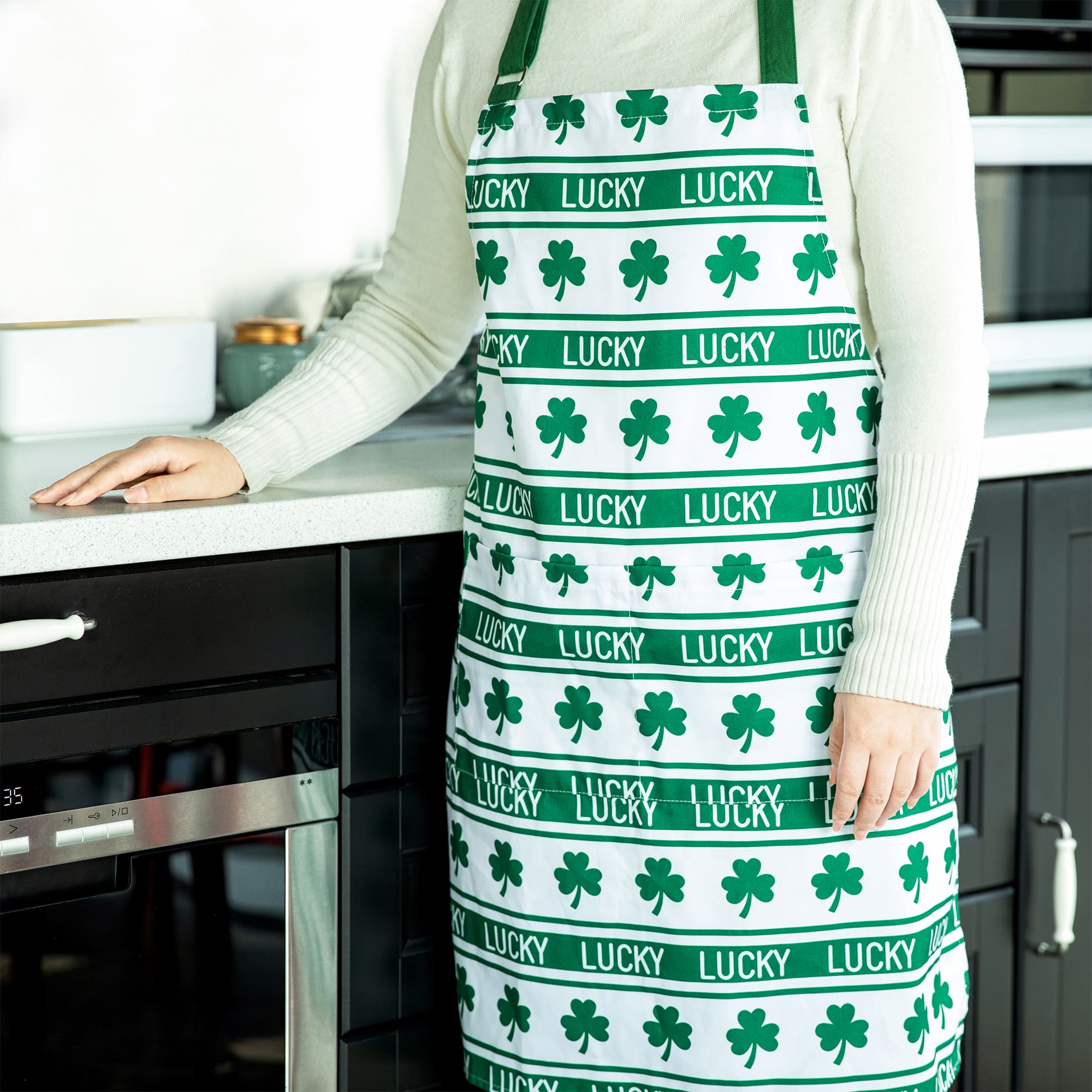 Glitzhome&#xAE; 31.25&#x22; St. Patrick&#x27;s Shamrocks Apron