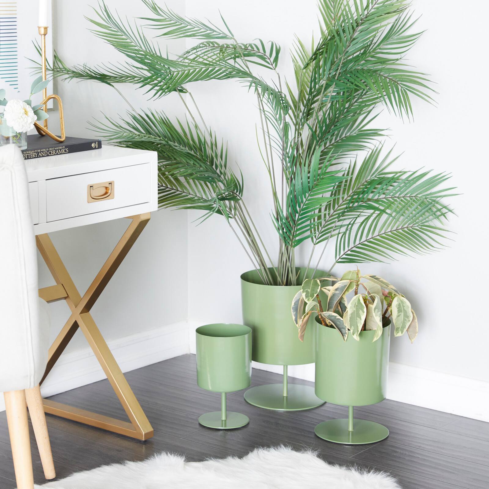 The Novogratz Green Modern Metal Planter Set