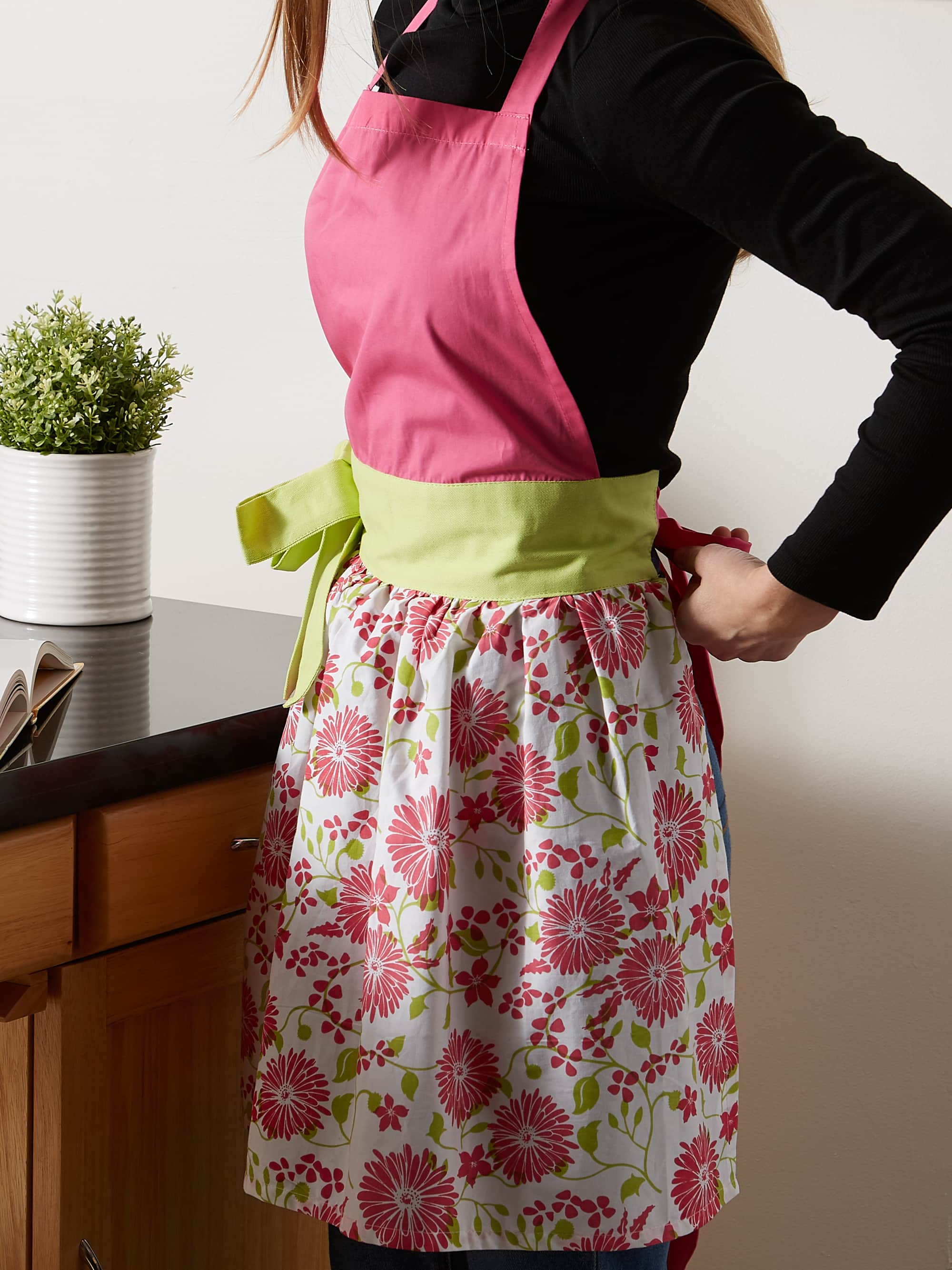 DII&#xAE; Pink Pout Daisy Apron