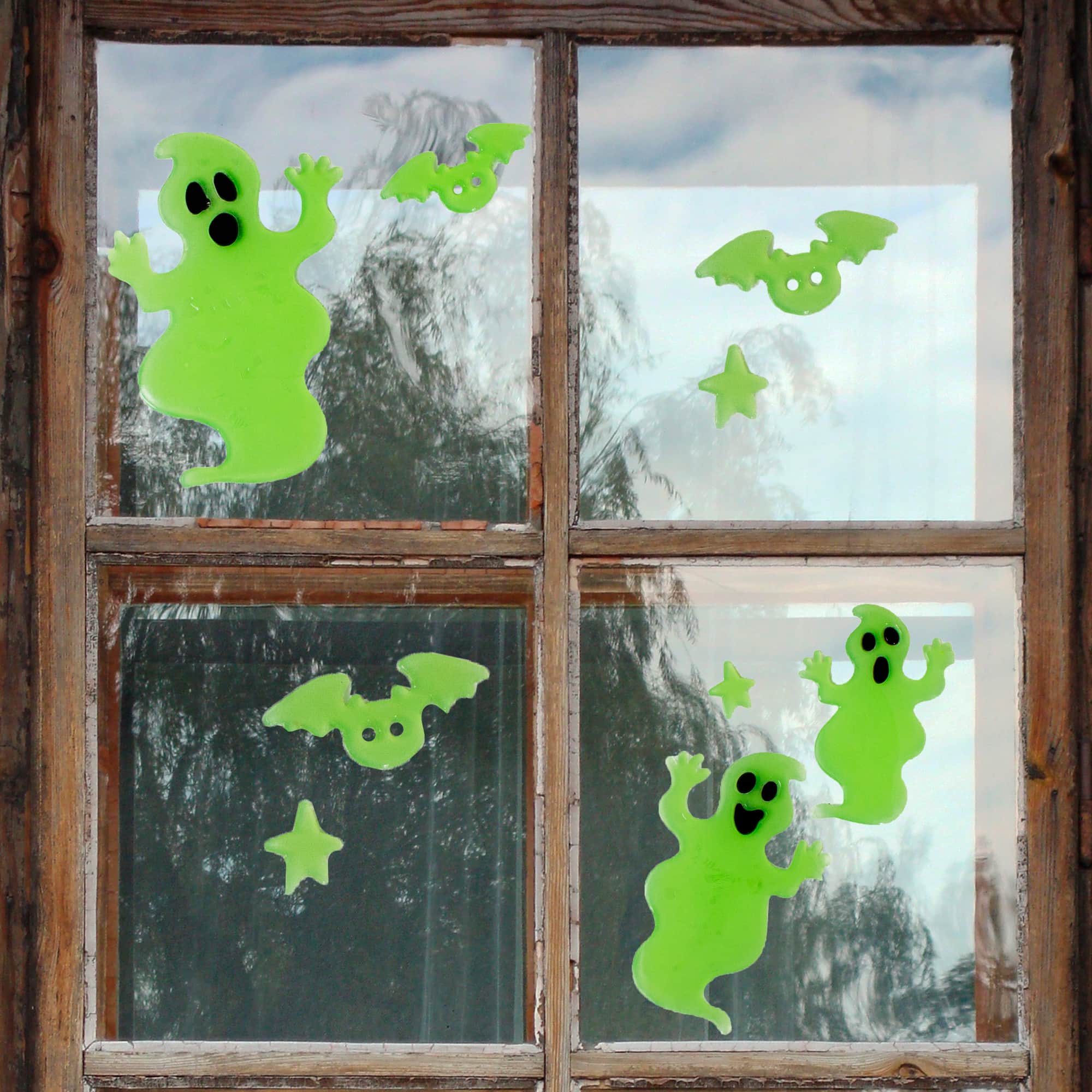 Details about   NEW Glow in the Dark HALLOWEEN Window Gel Sticker Clings 4 Large Ghouly Ghosts! 