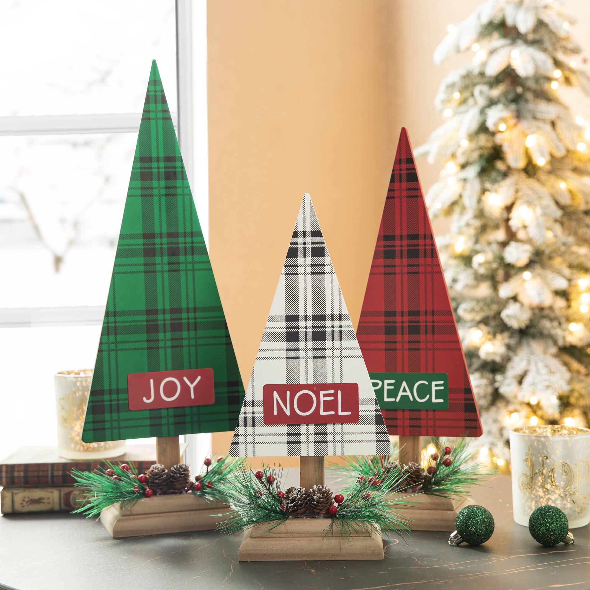 Glitzhome&#xAE; Christmas Plaid Table Tree Set