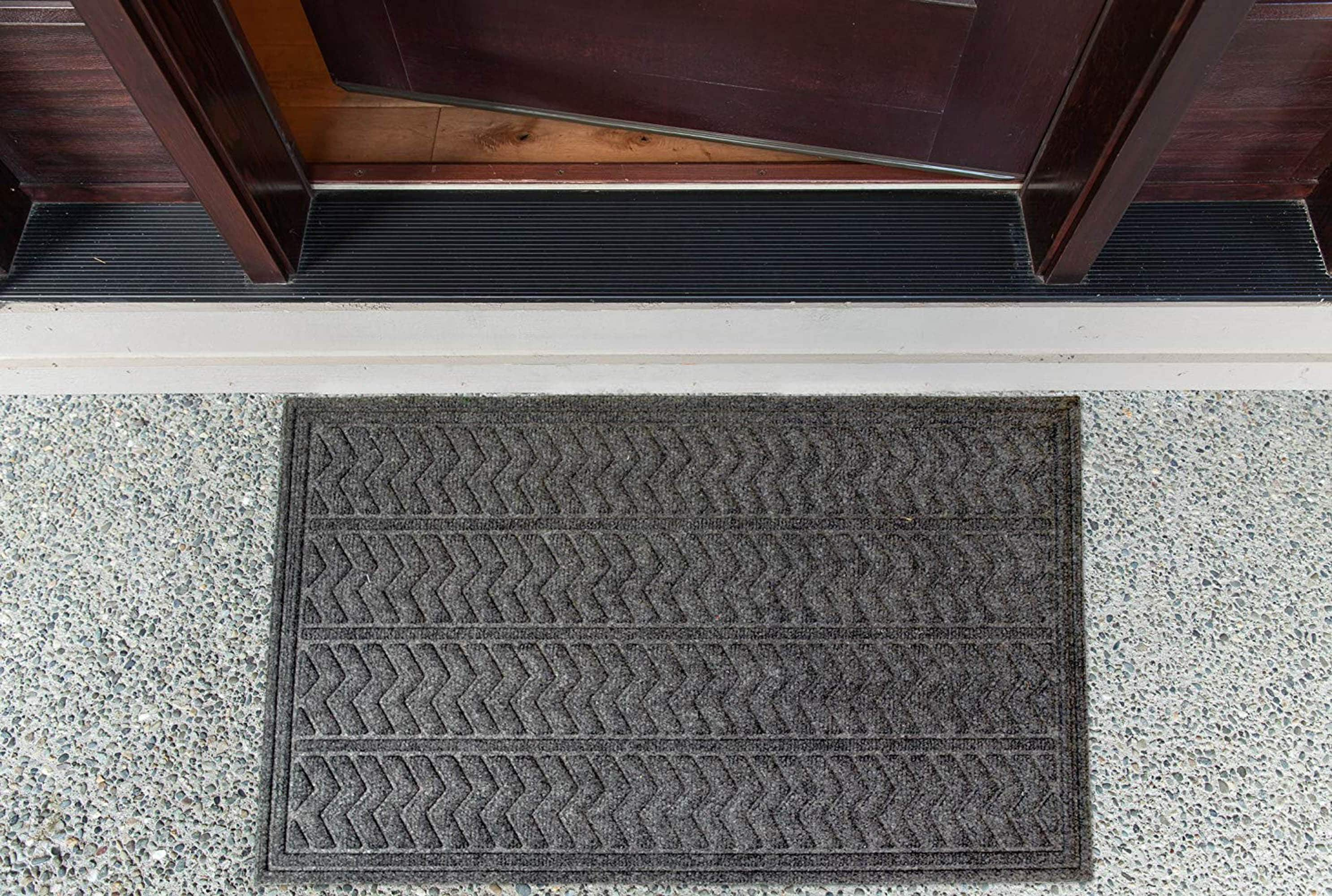 DII&#xAE; Dark Gray Chevron Hog Mat