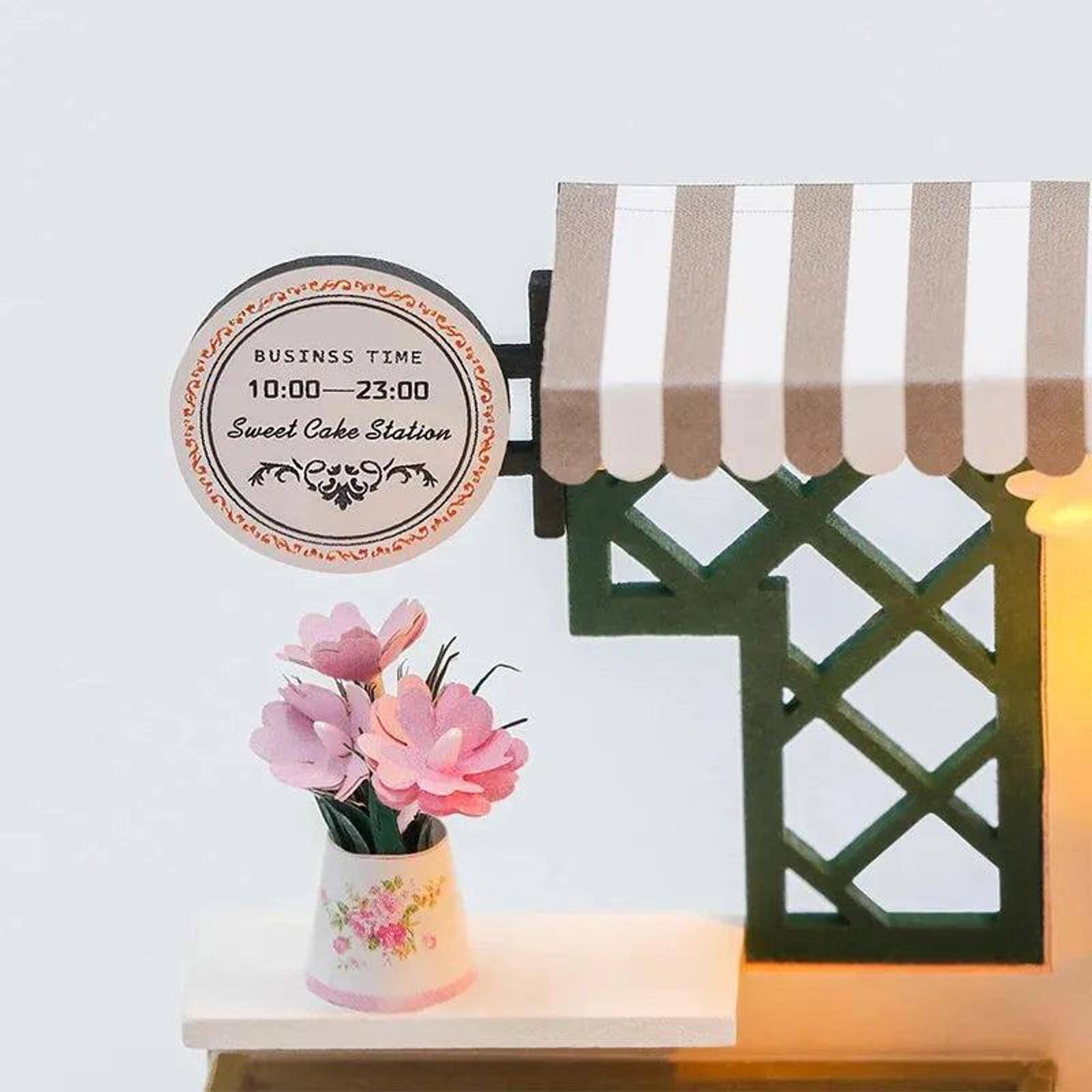 Wizardi Dessert Café Miniature Dollhouse Roombox Kit