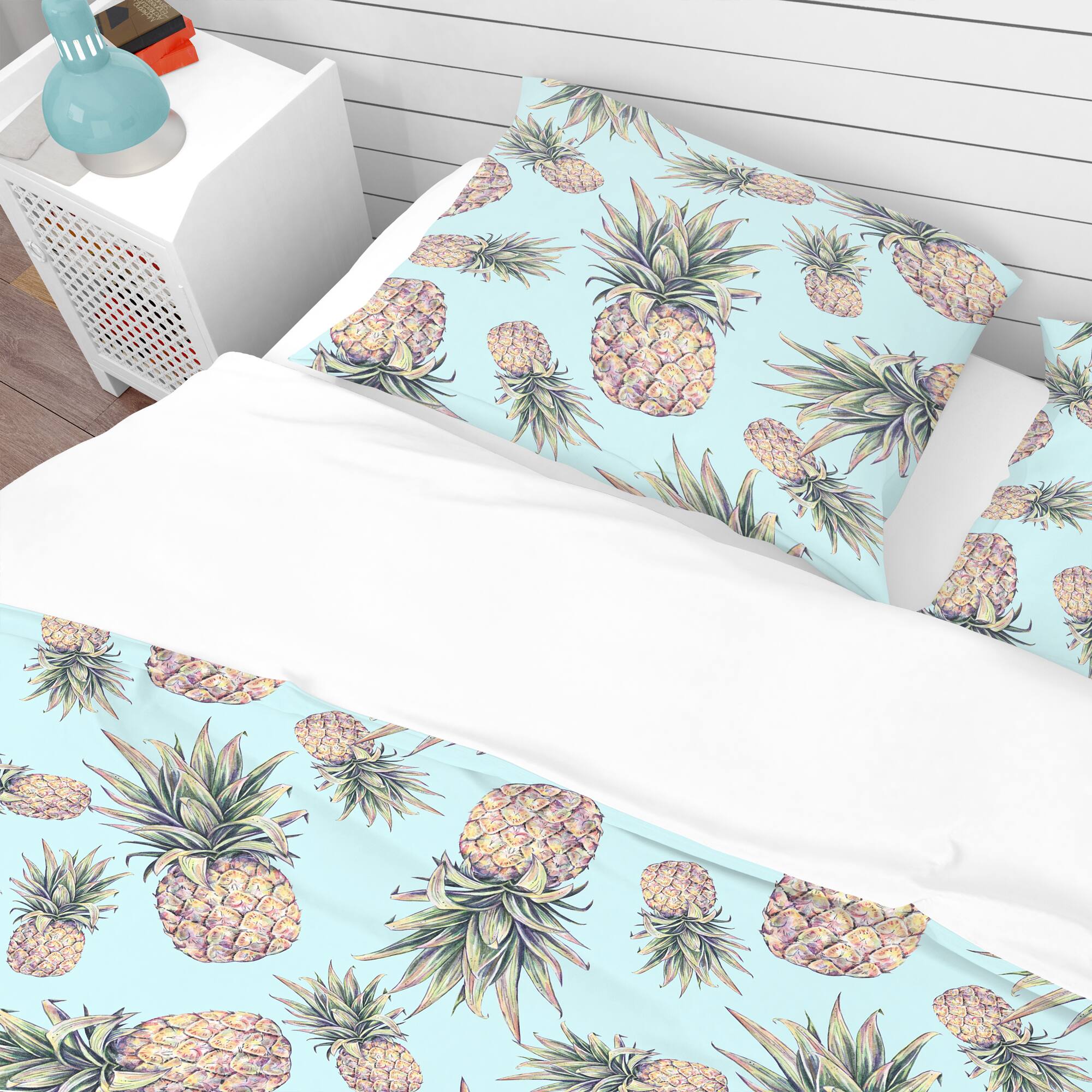 Designart &#x27;Pineapples on a Light Blue Background&#x27; Tropical Bedding Set - Duvet Cover &#x26; Shams