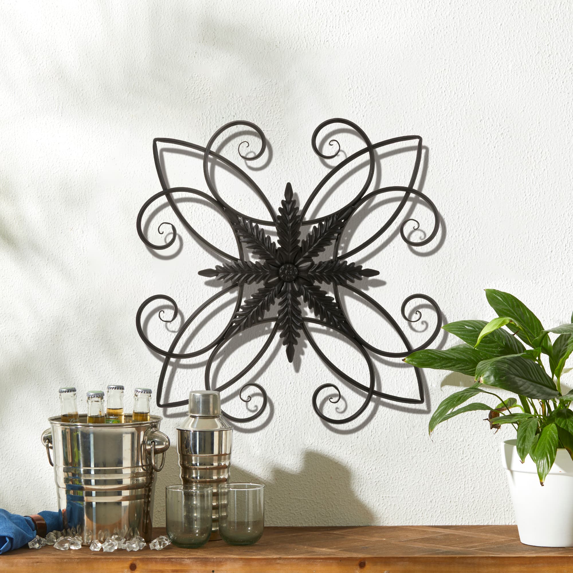 Glitzhome® 20" Traditional Clematis Pattern Iron Scroll Outdoor Wall Decor