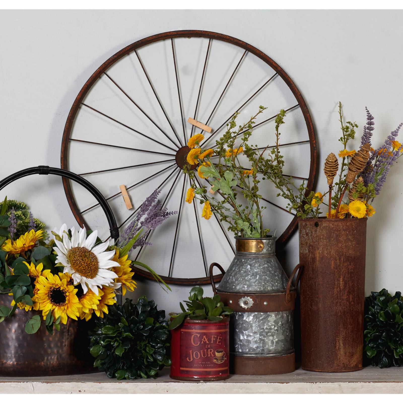 Brown Metal Bicycle Wheel Photo Holder Wall Décor