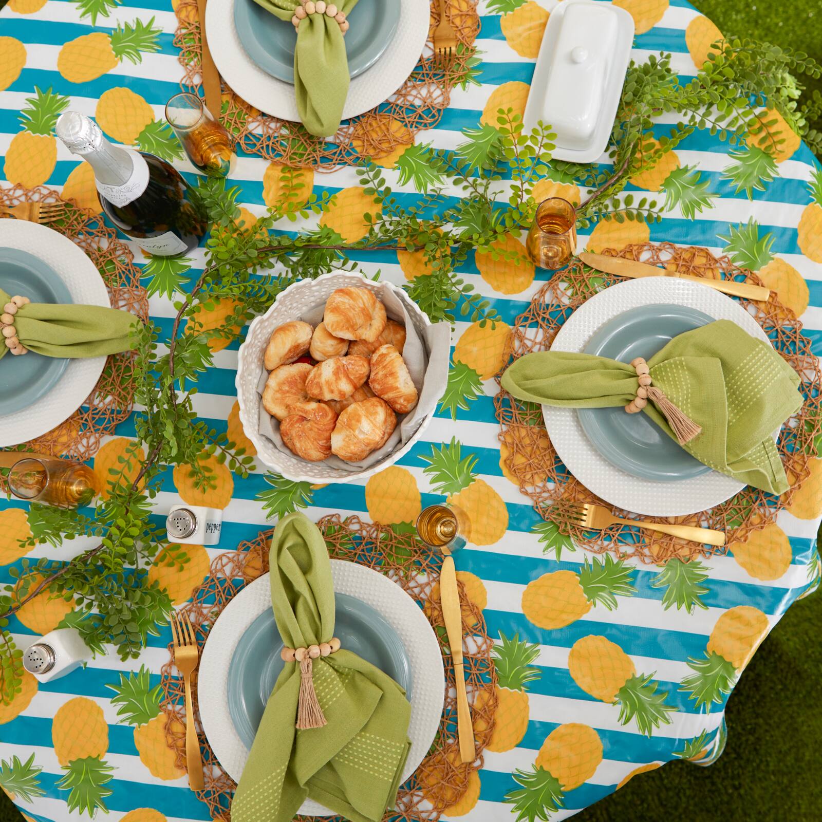 Pineapple Vinyl Tablecloth 70" Round