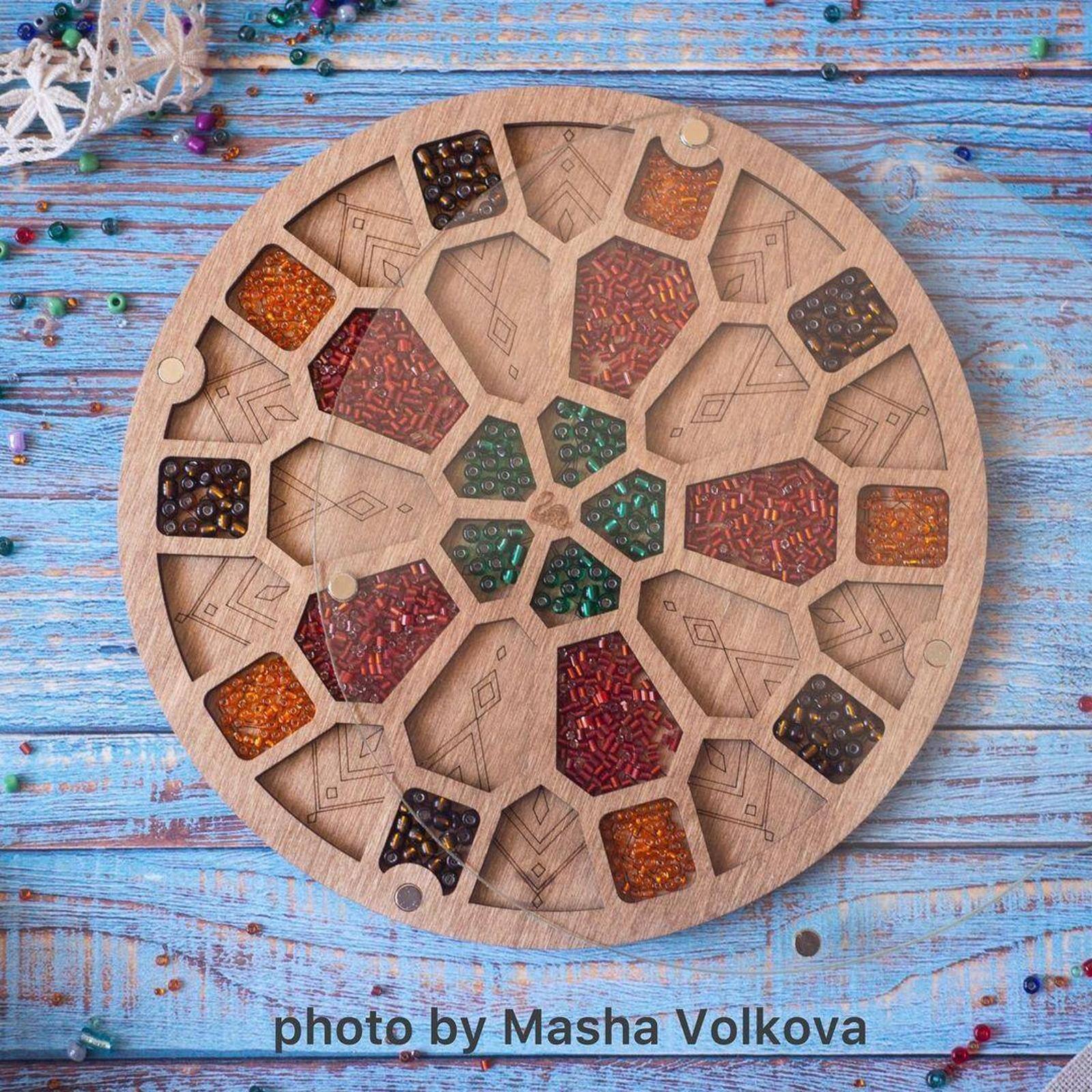 Wonderland Crafts 7.5" Geometric Bead Organizer with Transparent Cover