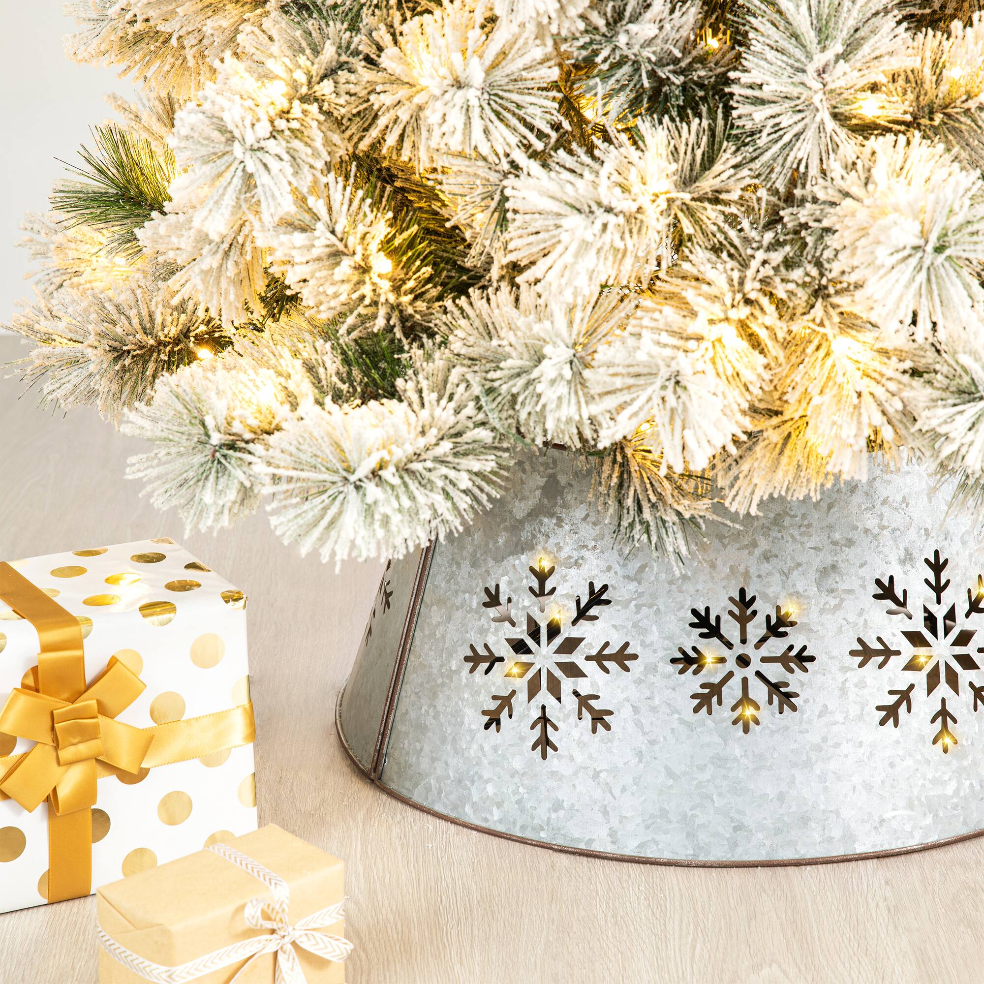 Glitzhome&#xAE; 21&#x22; Snowflake Diecut Metal Tree Collar with Light String