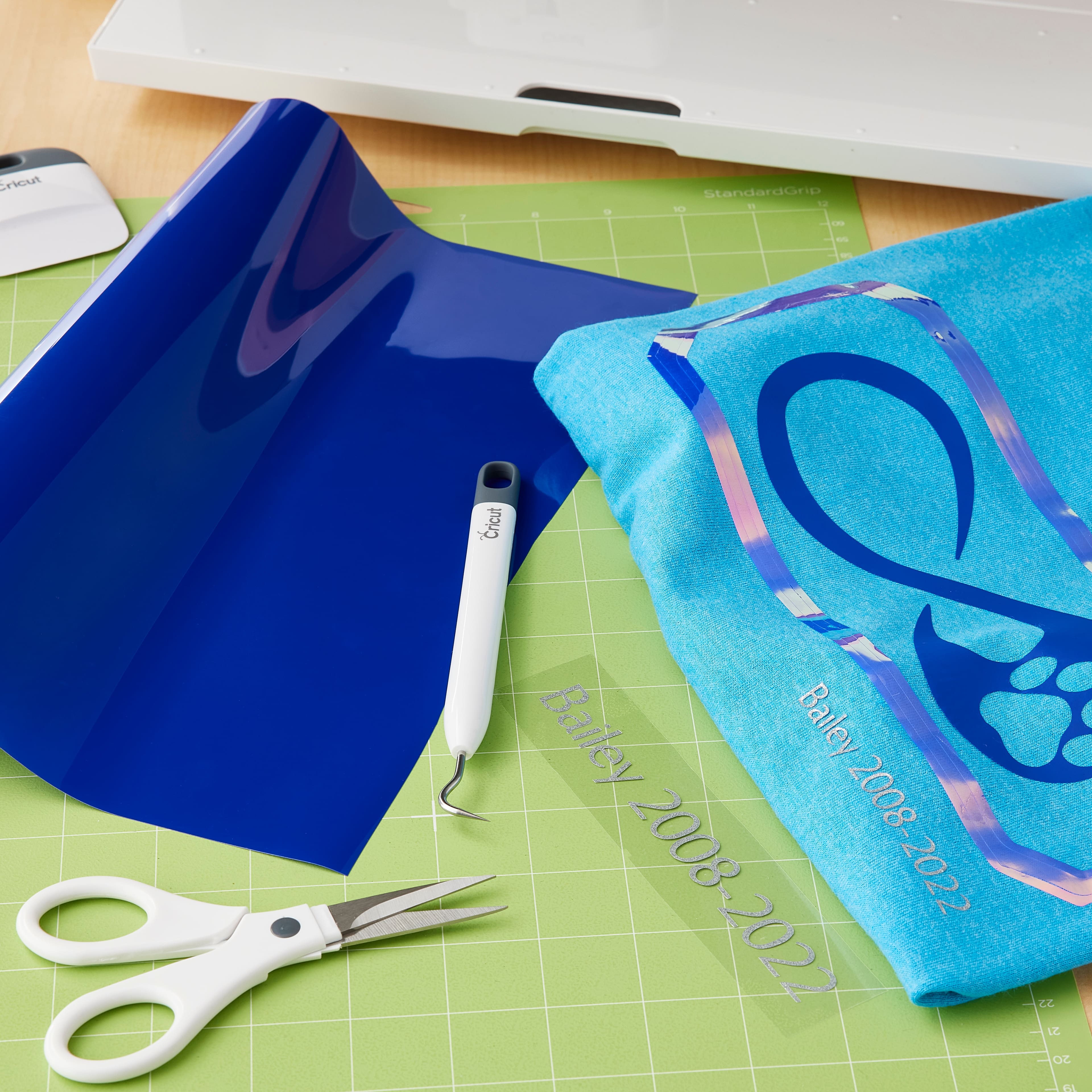 Cricut&#xAE; Everyday Iron-On, 12&#x22; x 24&#x22;