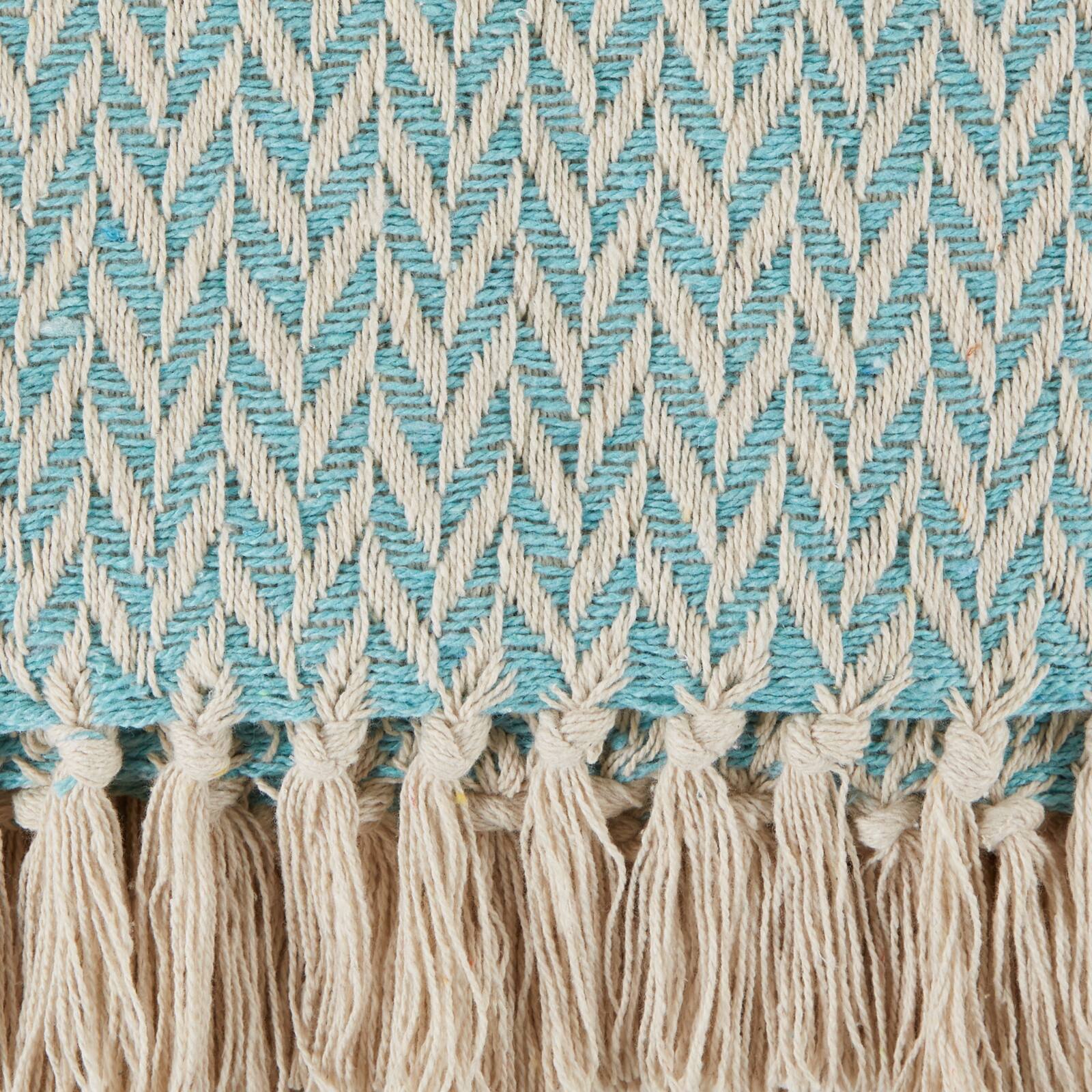 DII&#xAE; Zig-Zag Throw