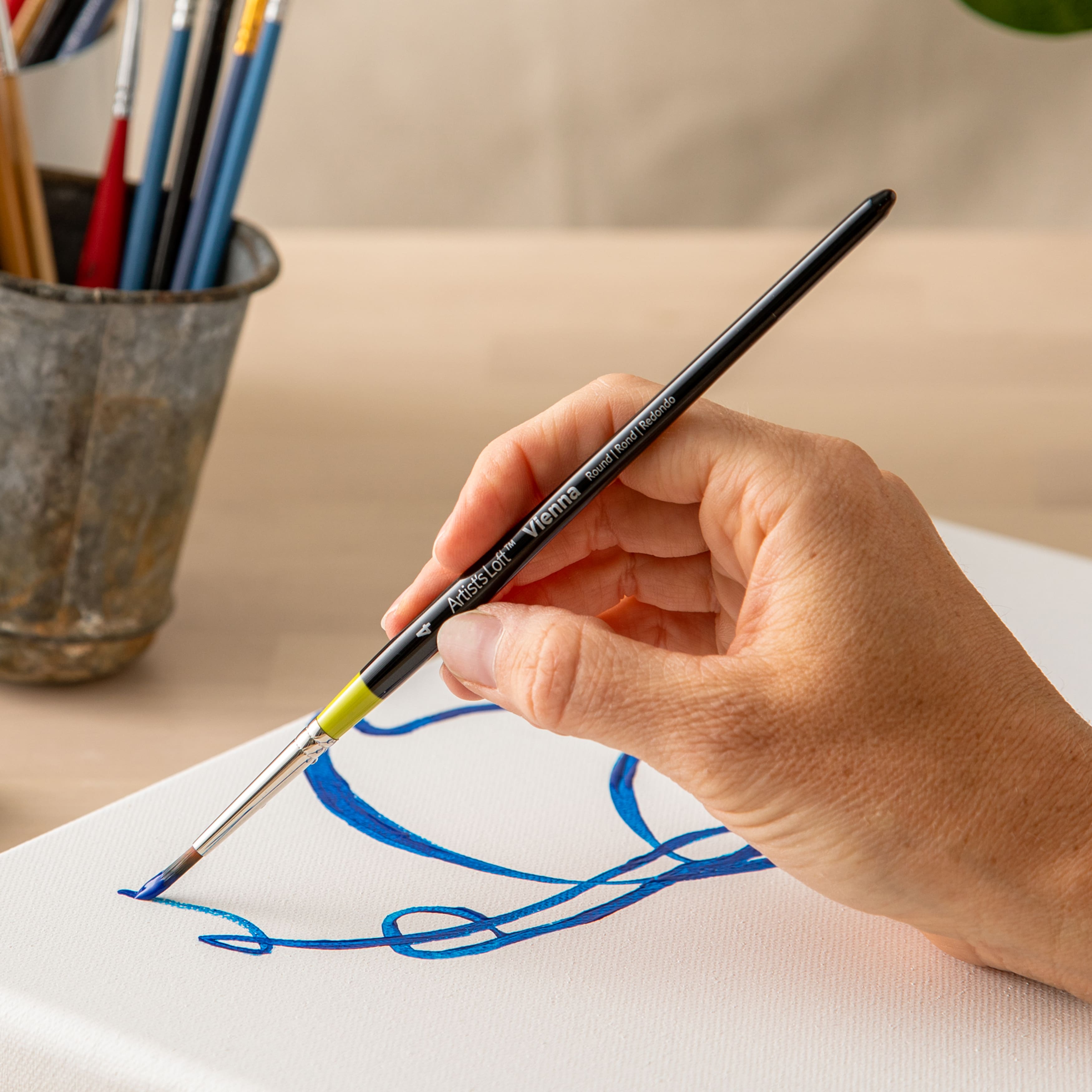 Golden Taklon Short Handle Round Brush by Artist&#x27;s Loft&#x2122; Vienna 