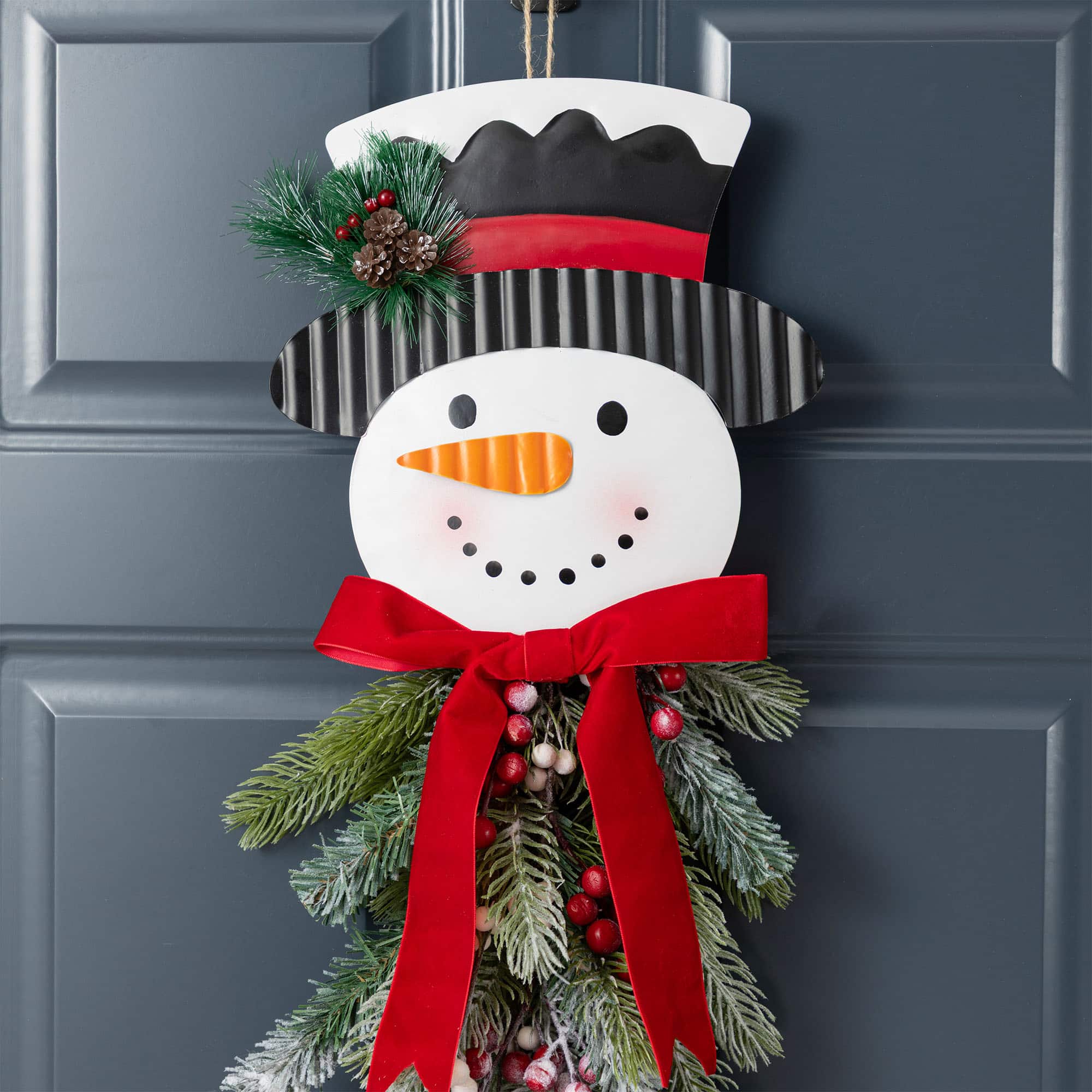 Glitzhome&#xAE; 25&#x22; Greenery Snowman Door Hanger
