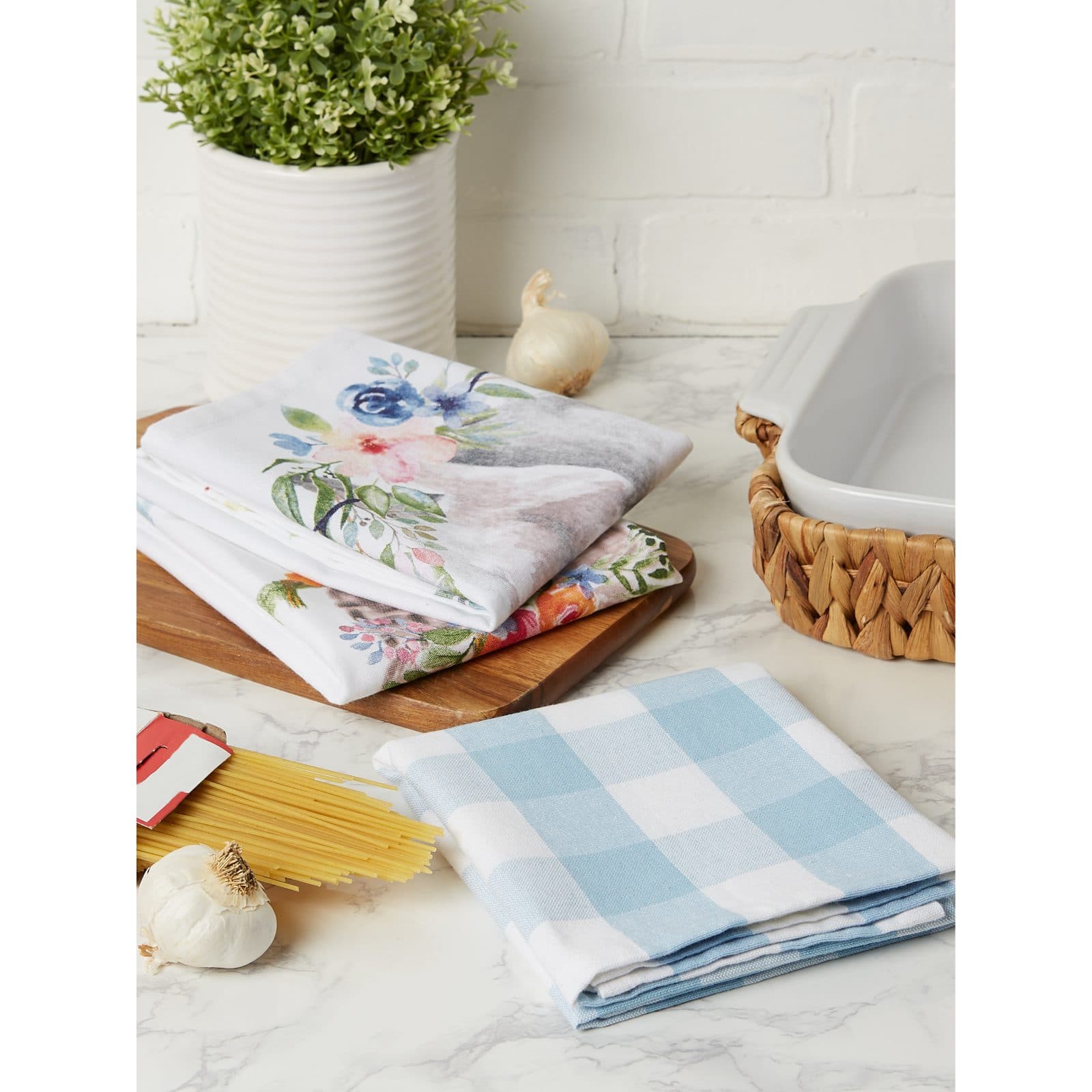 DII® Floral Bunnies Printed Dishtowel, 3ct.