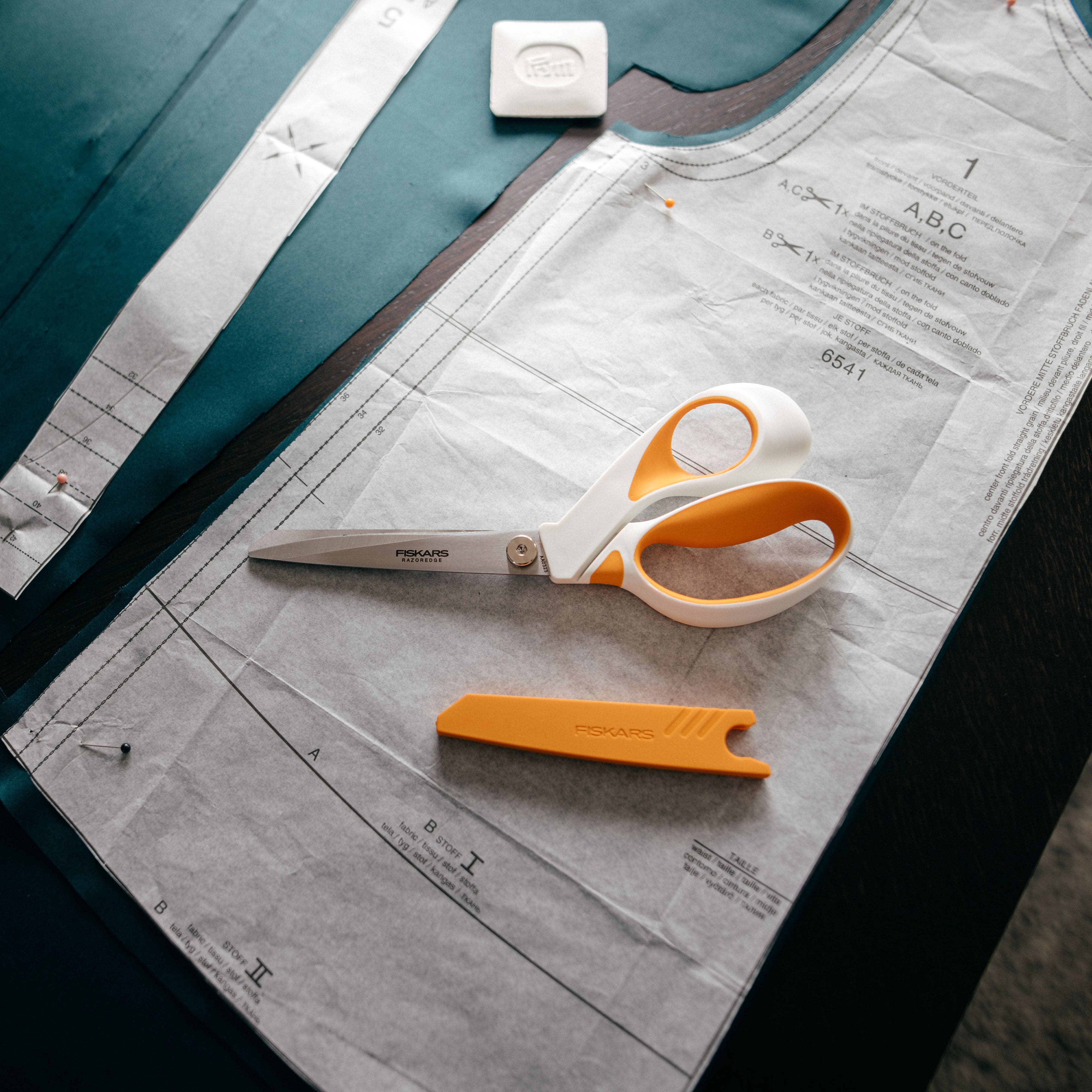 Fiskars&#xAE; RazorEdge&#x2122; Fabric Shears