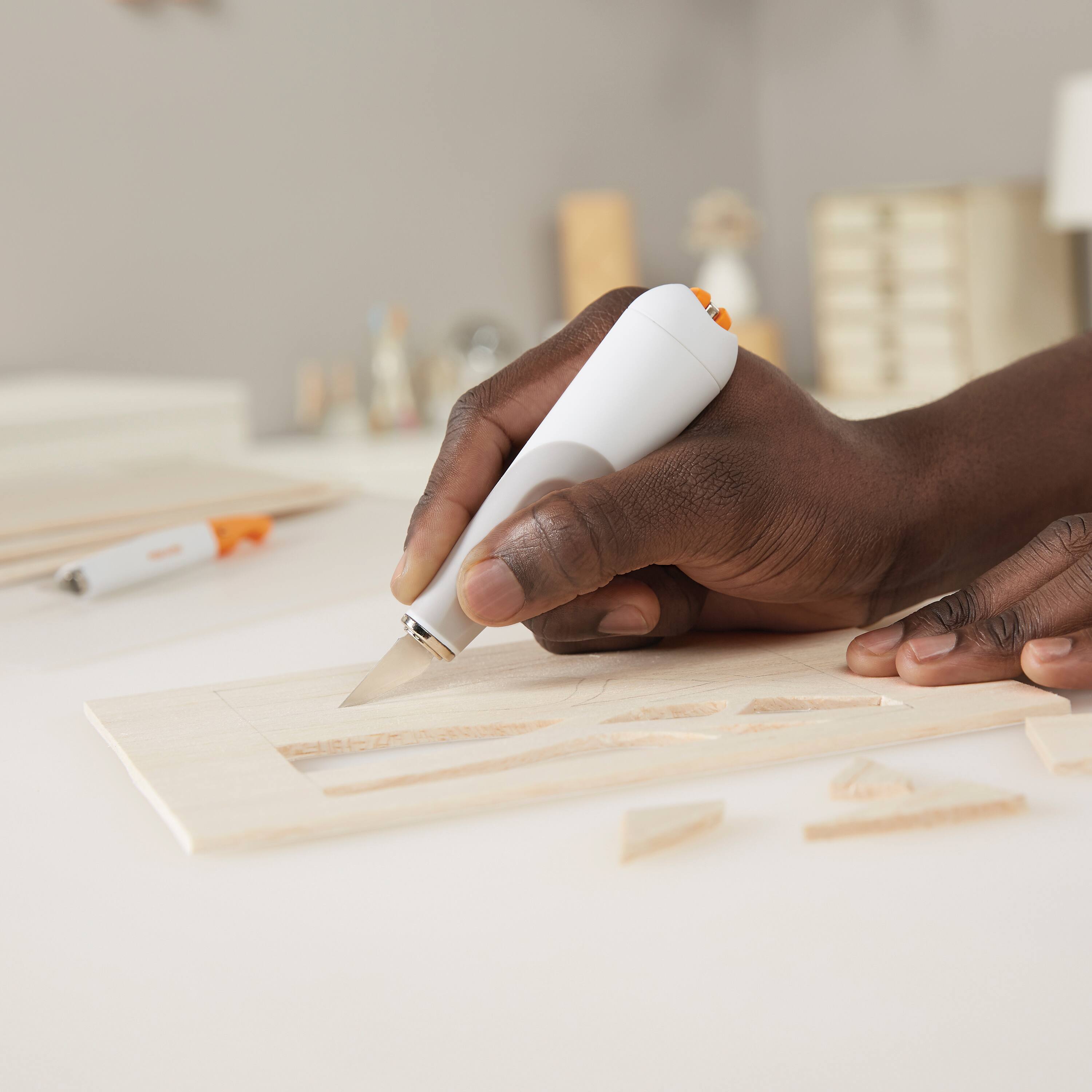 18 Pack: Fiskars® Heavy-Duty Easy Change Detail Knife