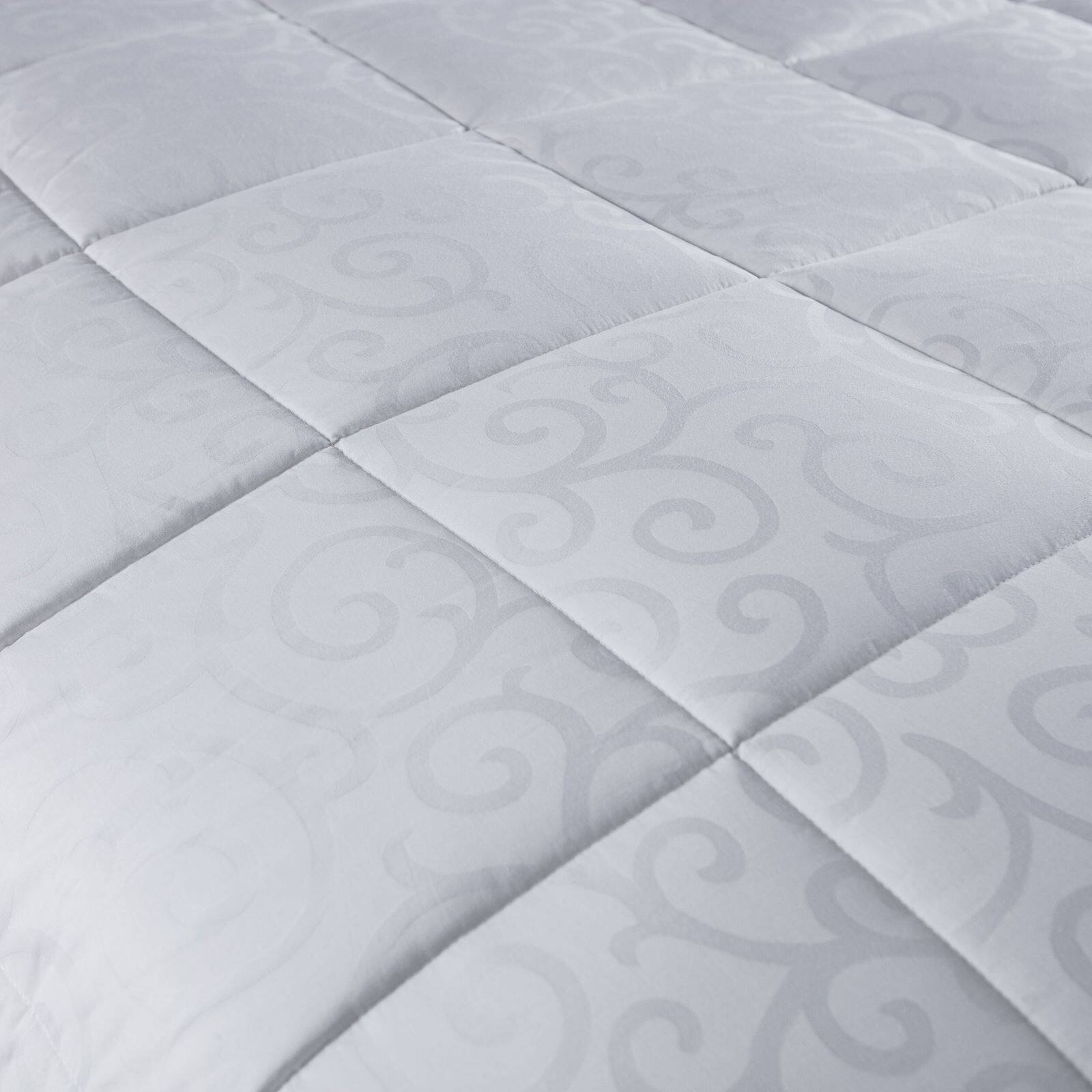 Candice Olson White Luxury Down Alternative Comforter, Queen